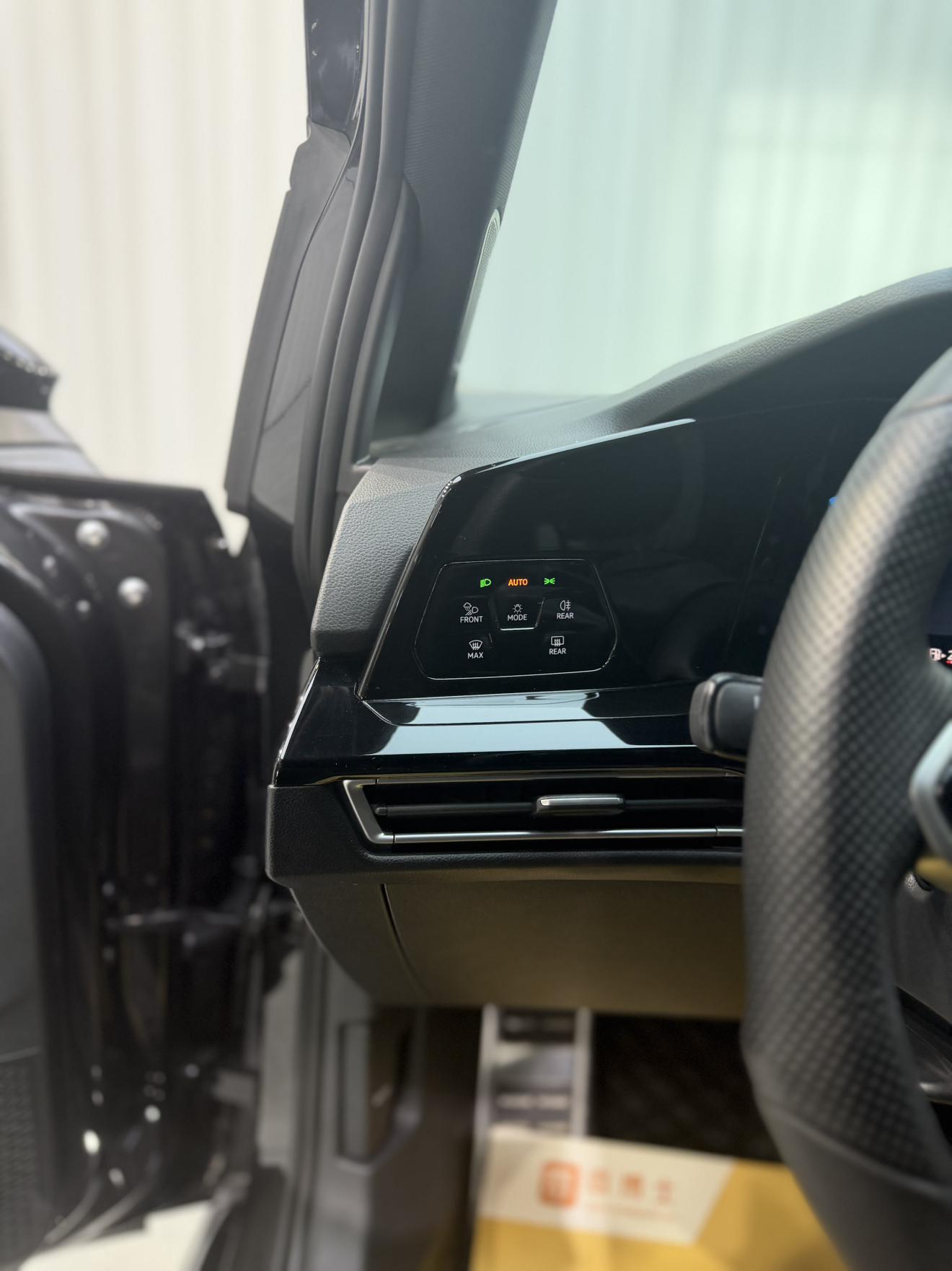 Volkswagen Golf Sportsvan 2023 thumb 11