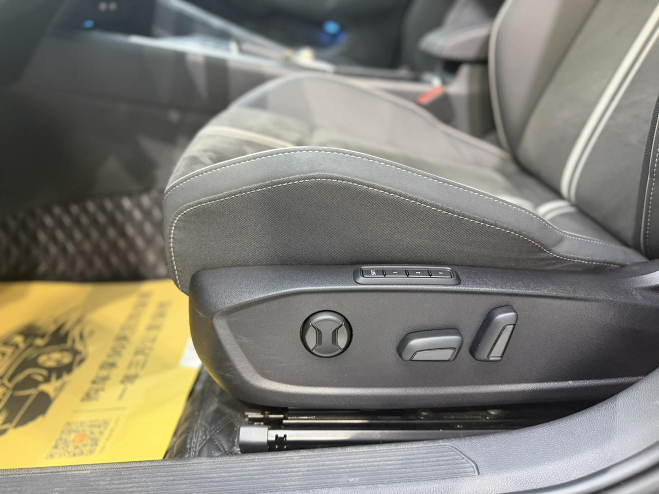 Volkswagen Golf Sportsvan 2023 thumb 12