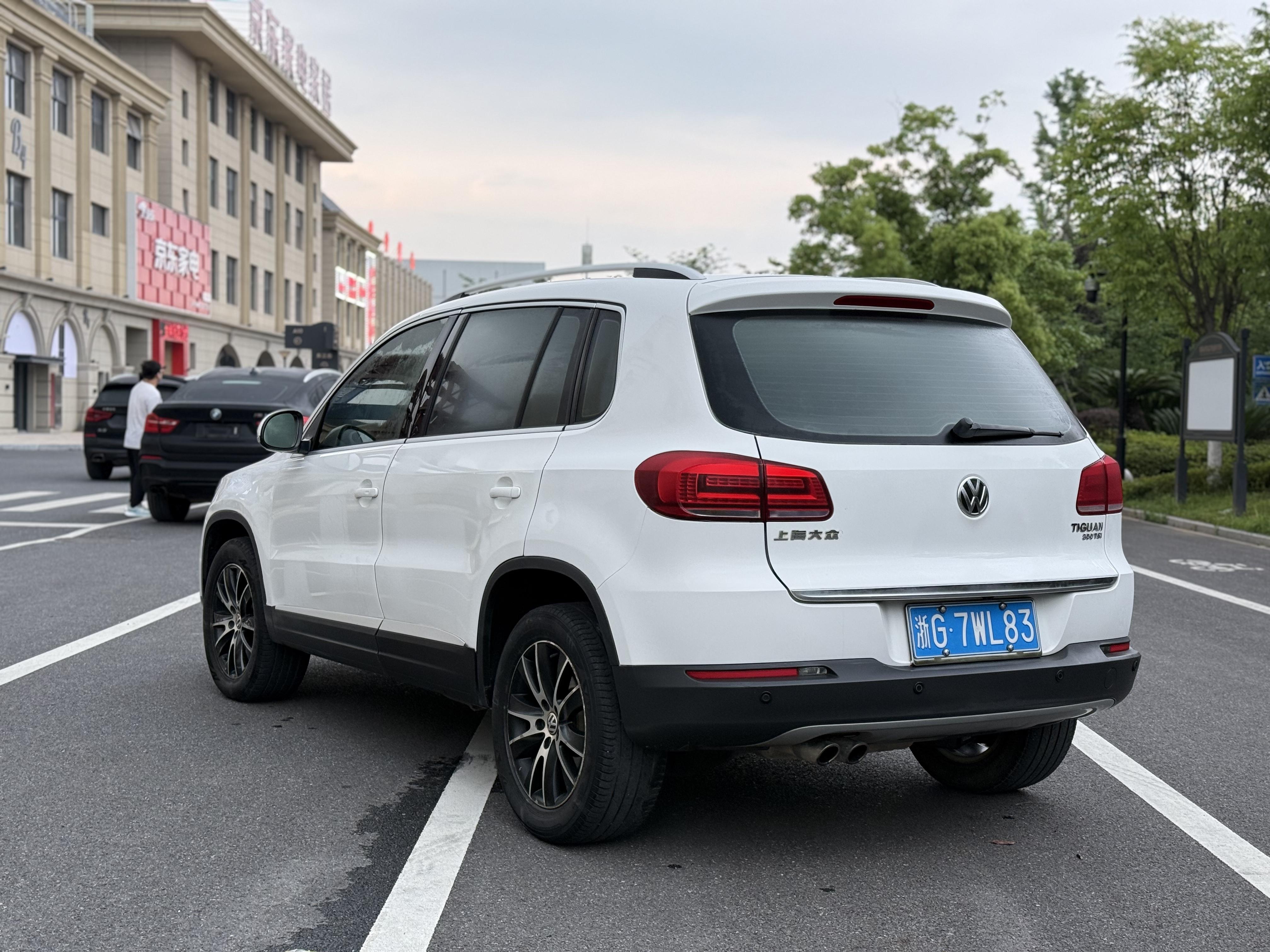 Volkswagen Tiguan 2015 thumb 2