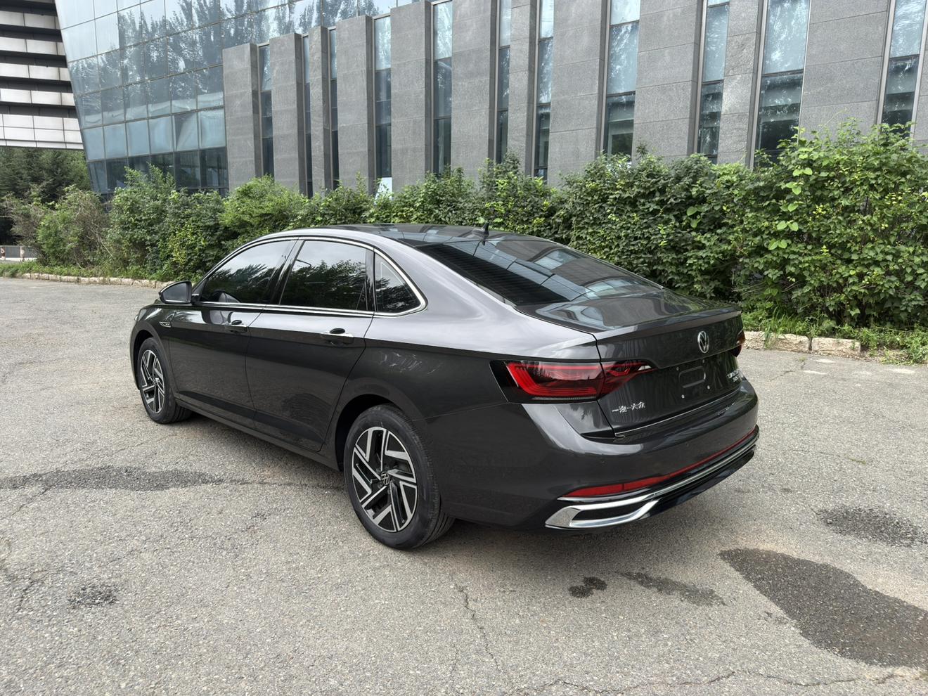 Volkswagen Sagitar 2023 thumb 2
