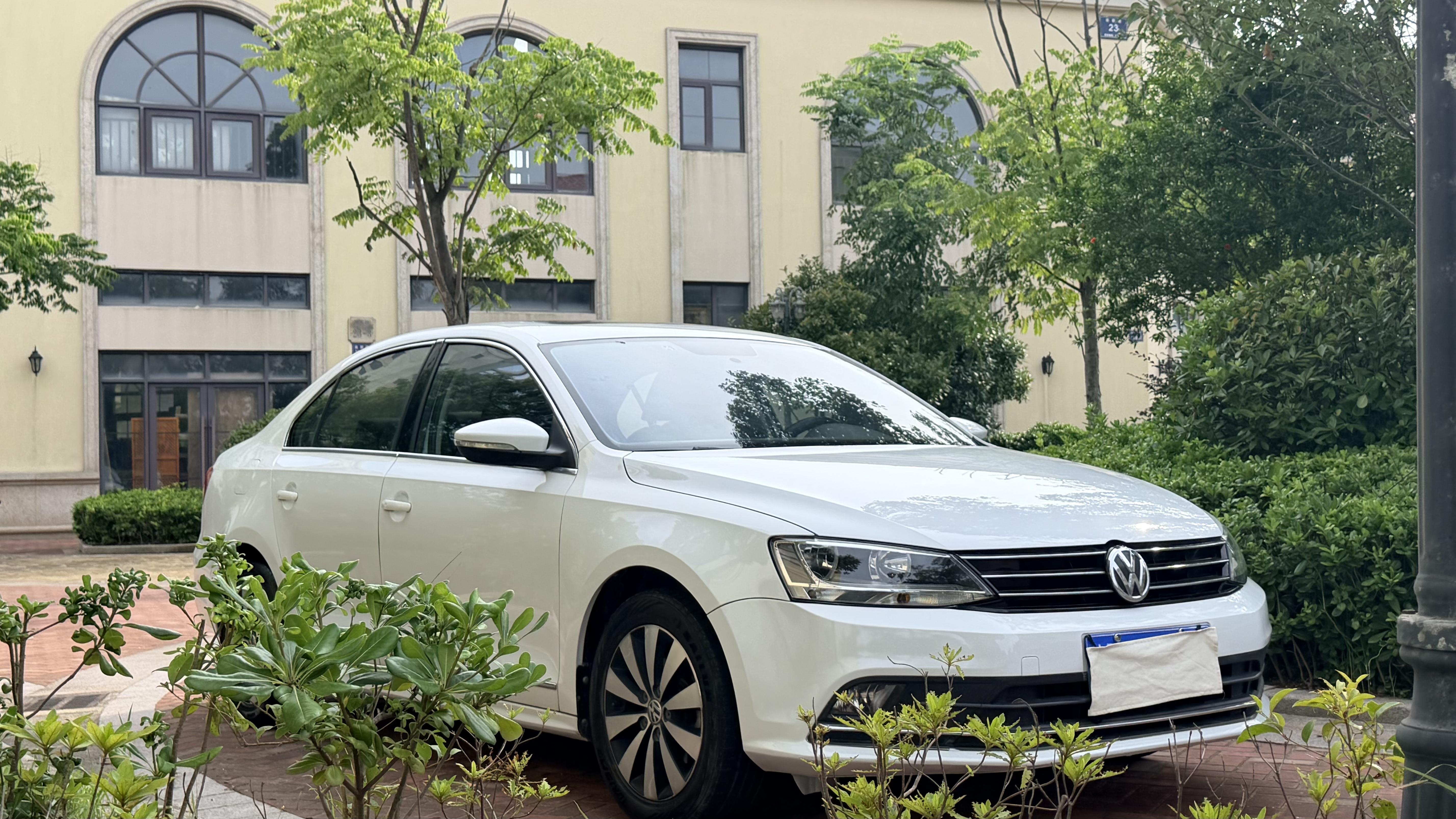Volkswagen Sagitar 2017 thumb 4