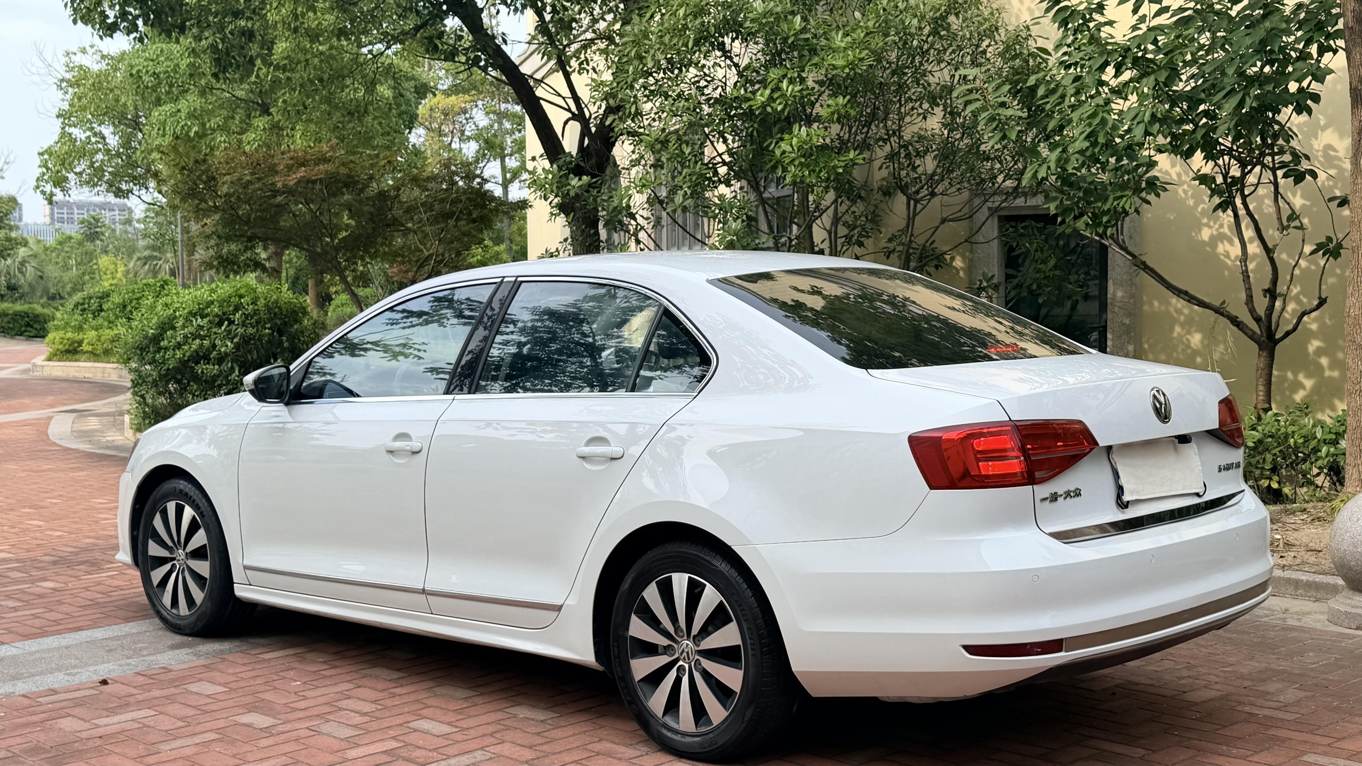 Volkswagen Sagitar 2017 thumb 11