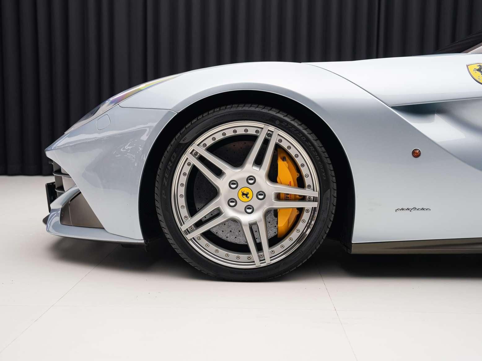 Ferrari F12berlinetta 2013 thumb 8