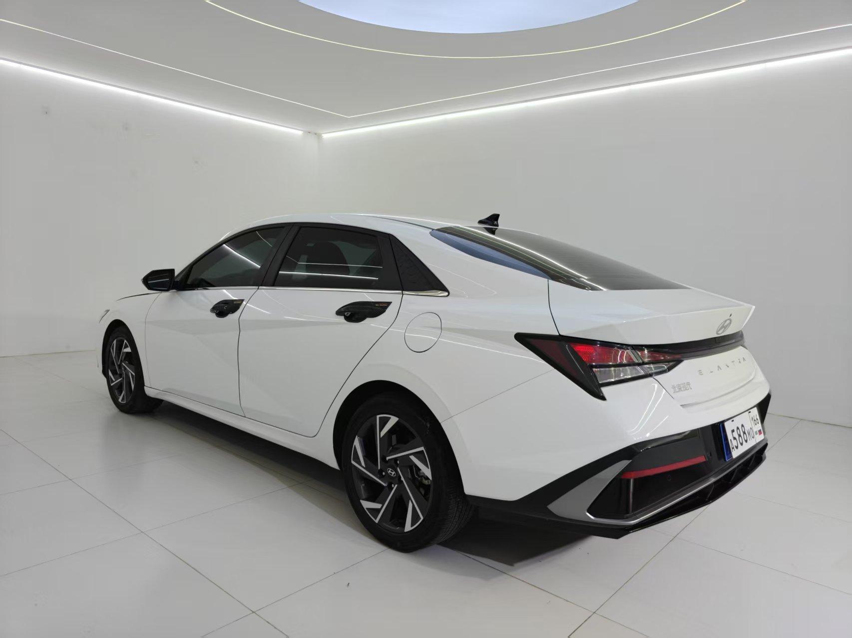 Hyundai Elantra 2023 thumb 2