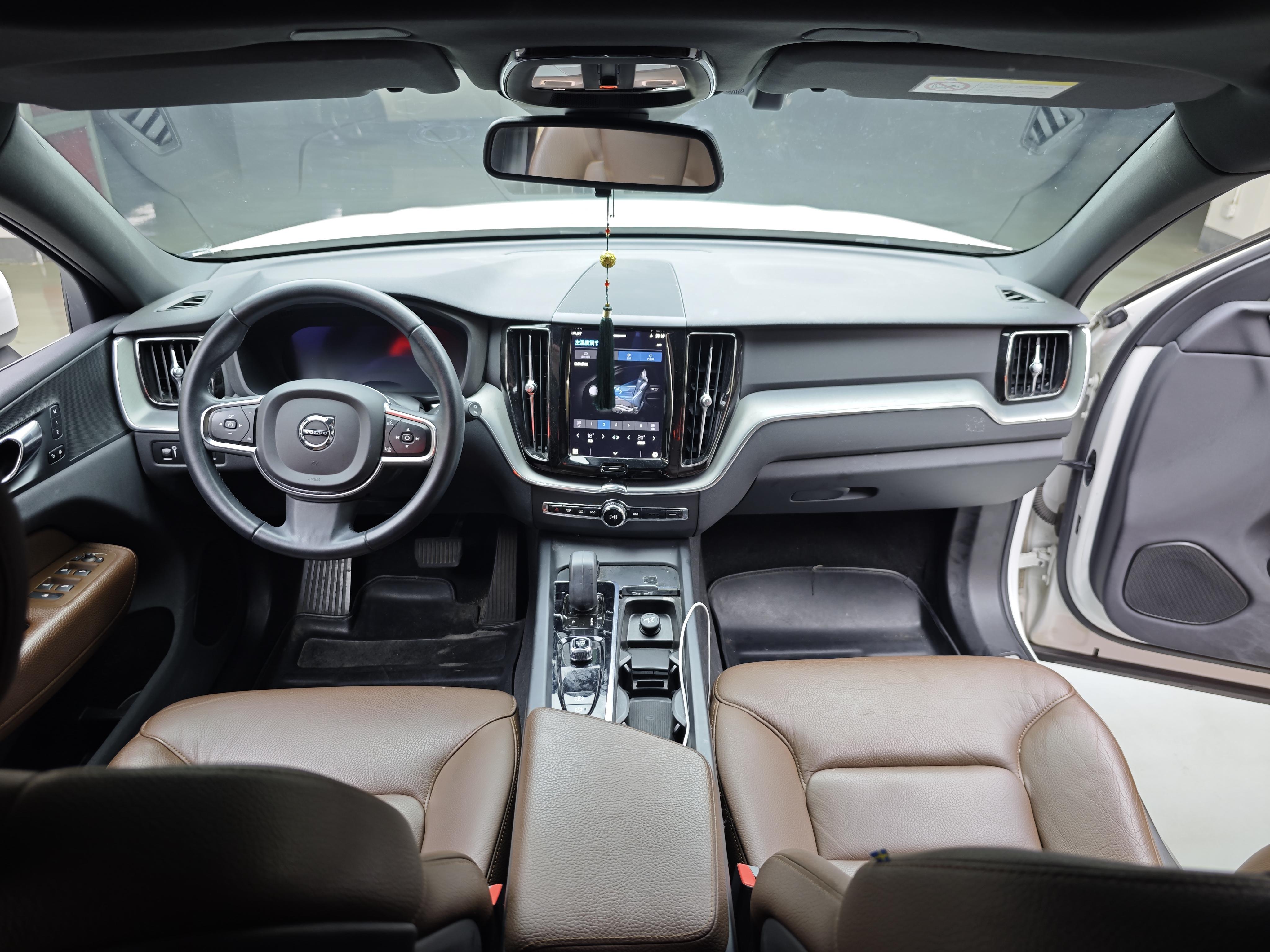 Volvo XC60 2022 thumb 9