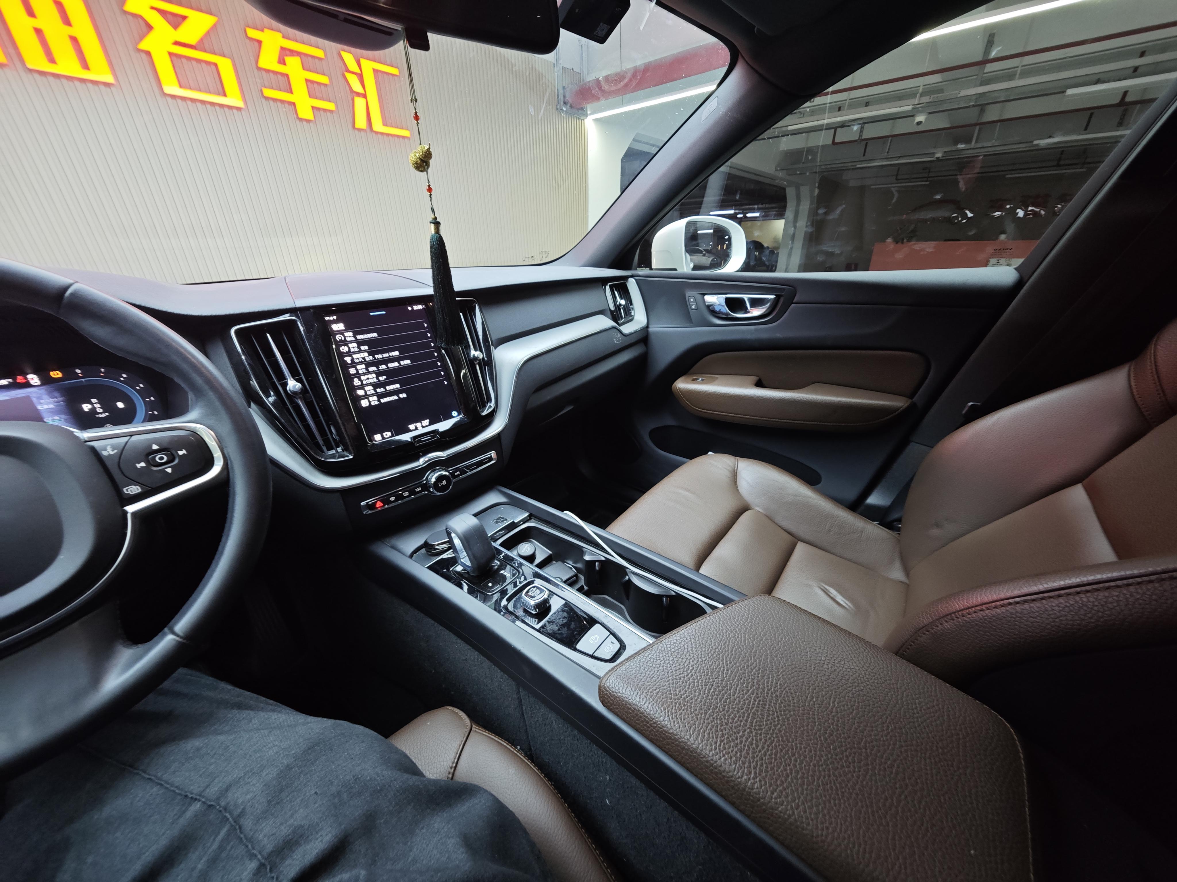 Volvo XC60 2022 thumb 11