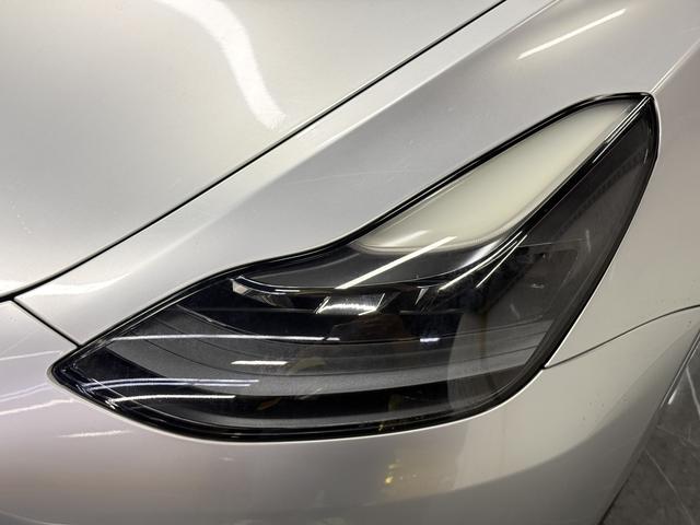 Tesla Model 3 2021 thumb 10