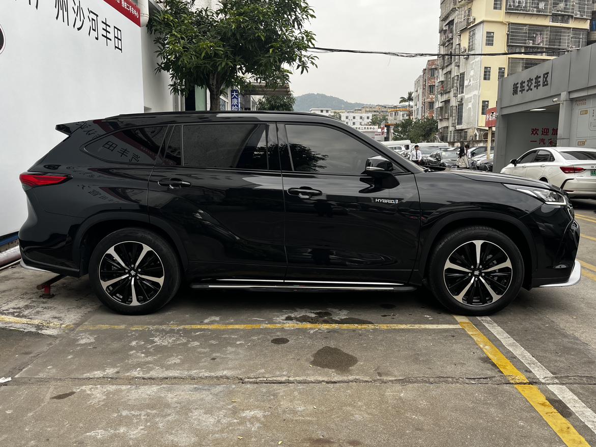 Toyota Crown 2021 thumb 6
