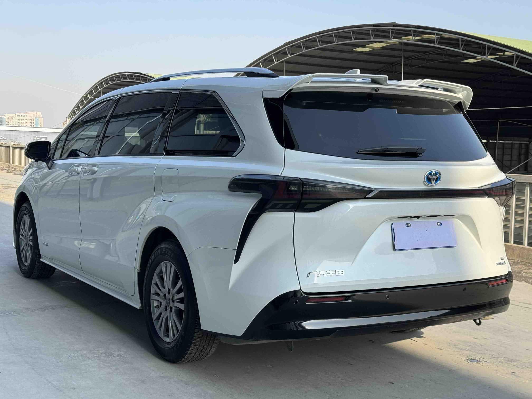 Toyota Sienna 2021 thumb 2