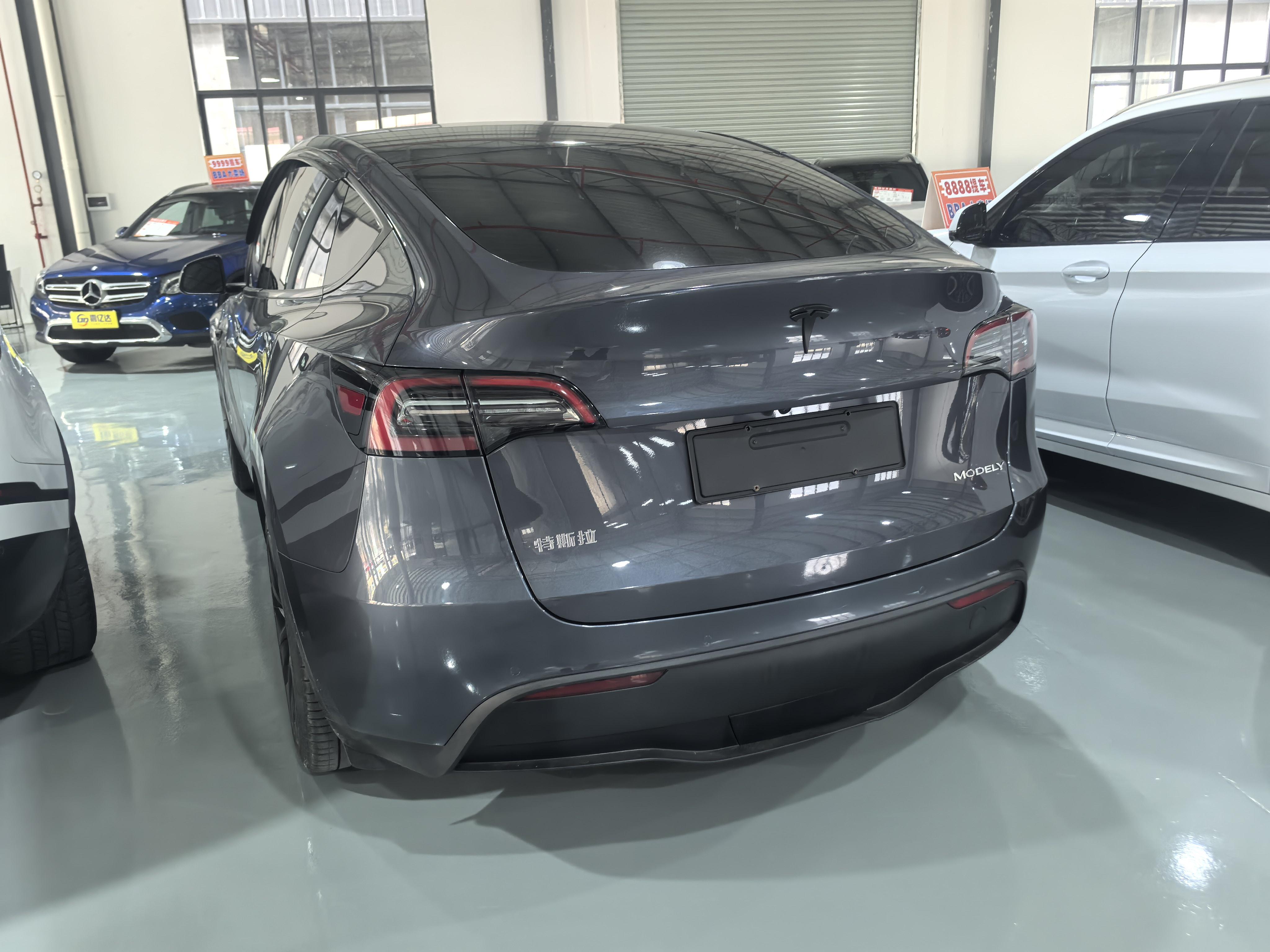 Tesla Model Y 2022 thumb 2