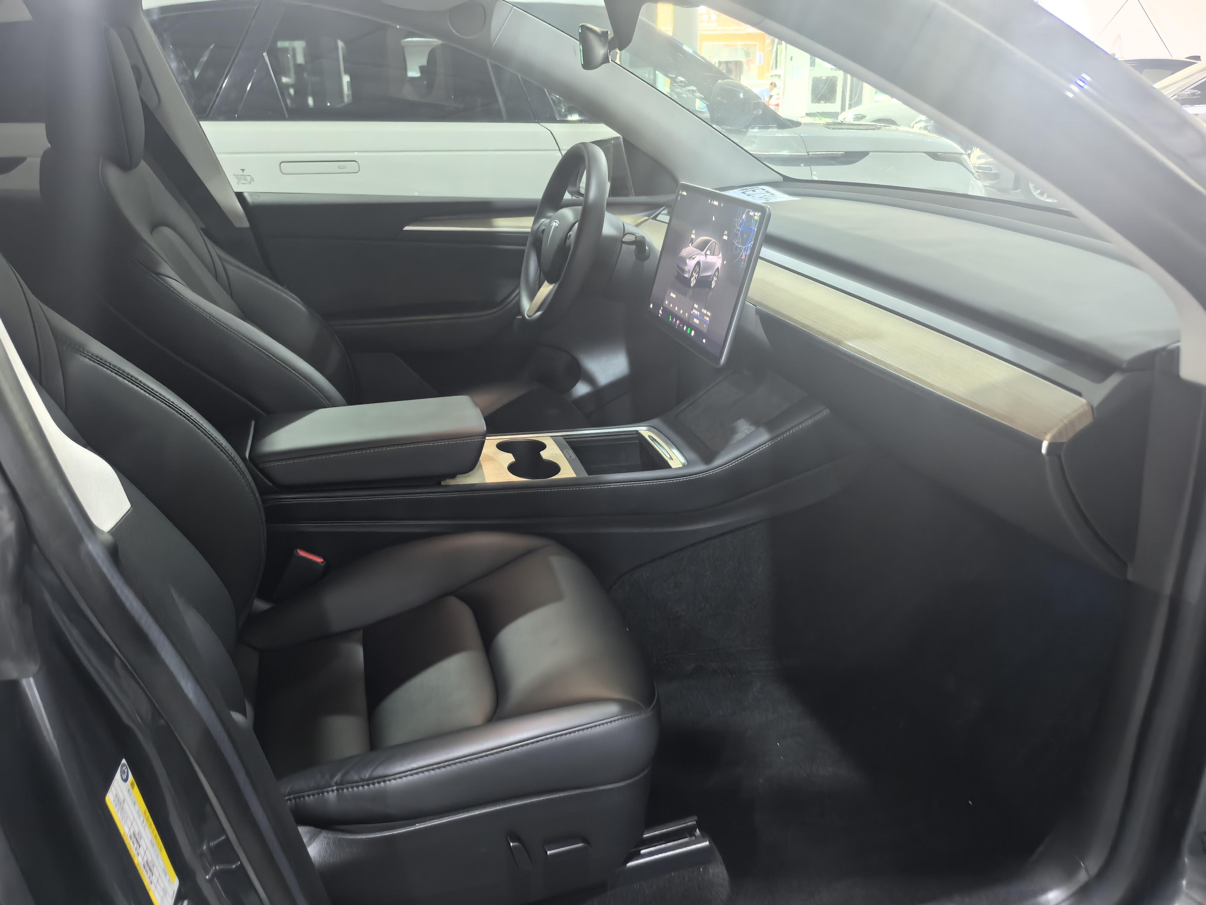 Tesla Model Y 2022 thumb 5