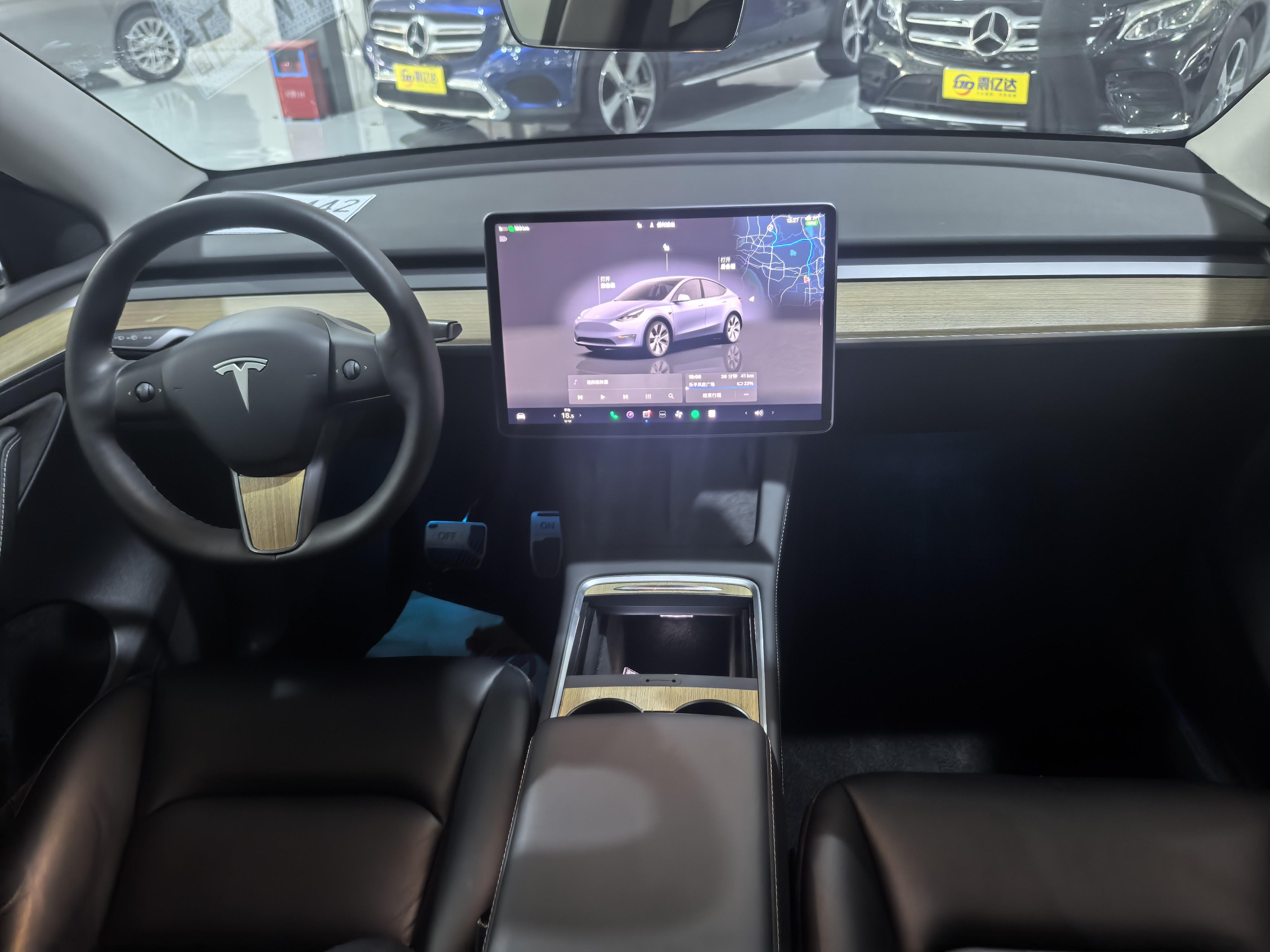 Tesla Model Y 2022 thumb 9