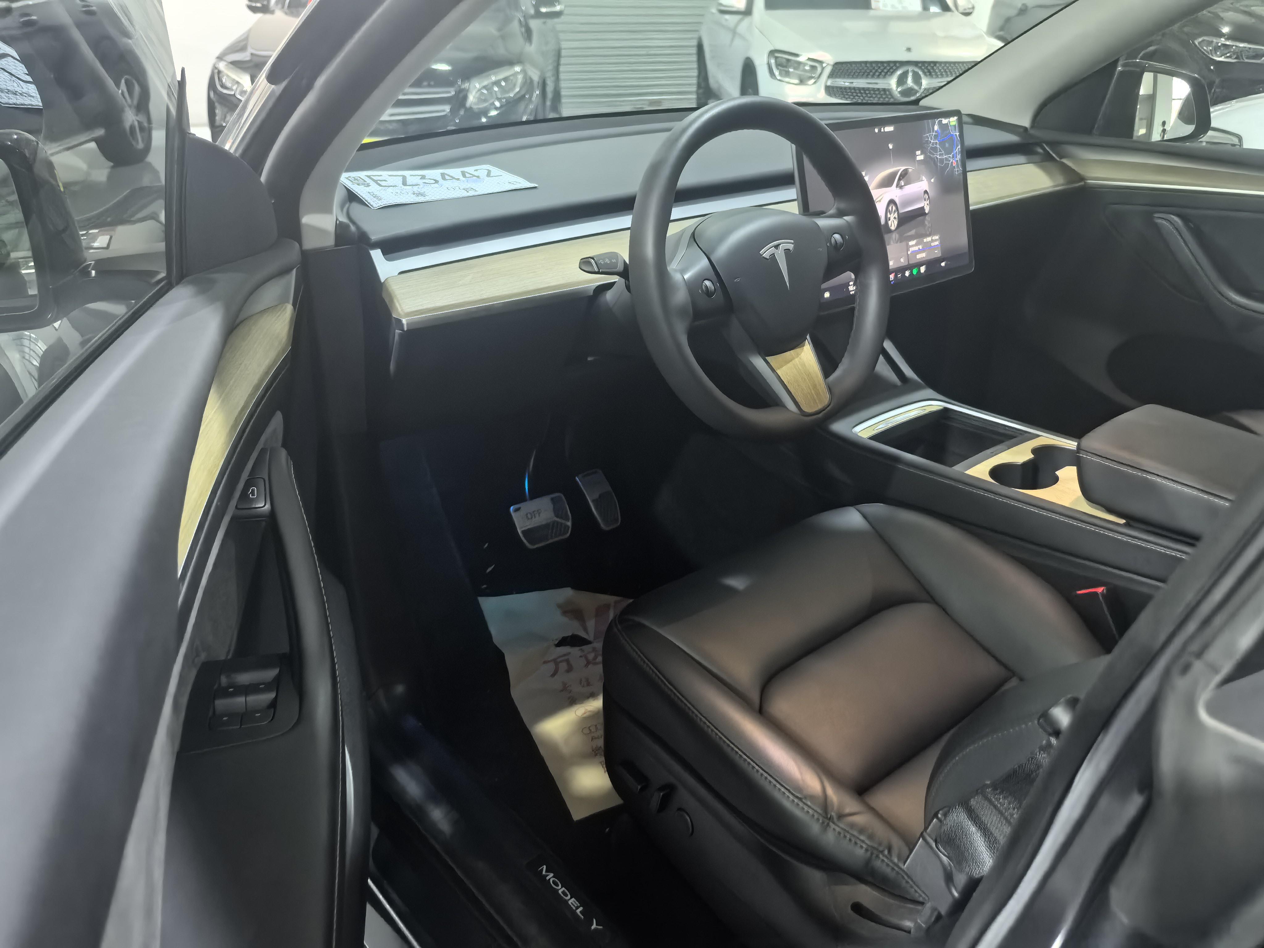 Tesla Model Y 2022 thumb 10