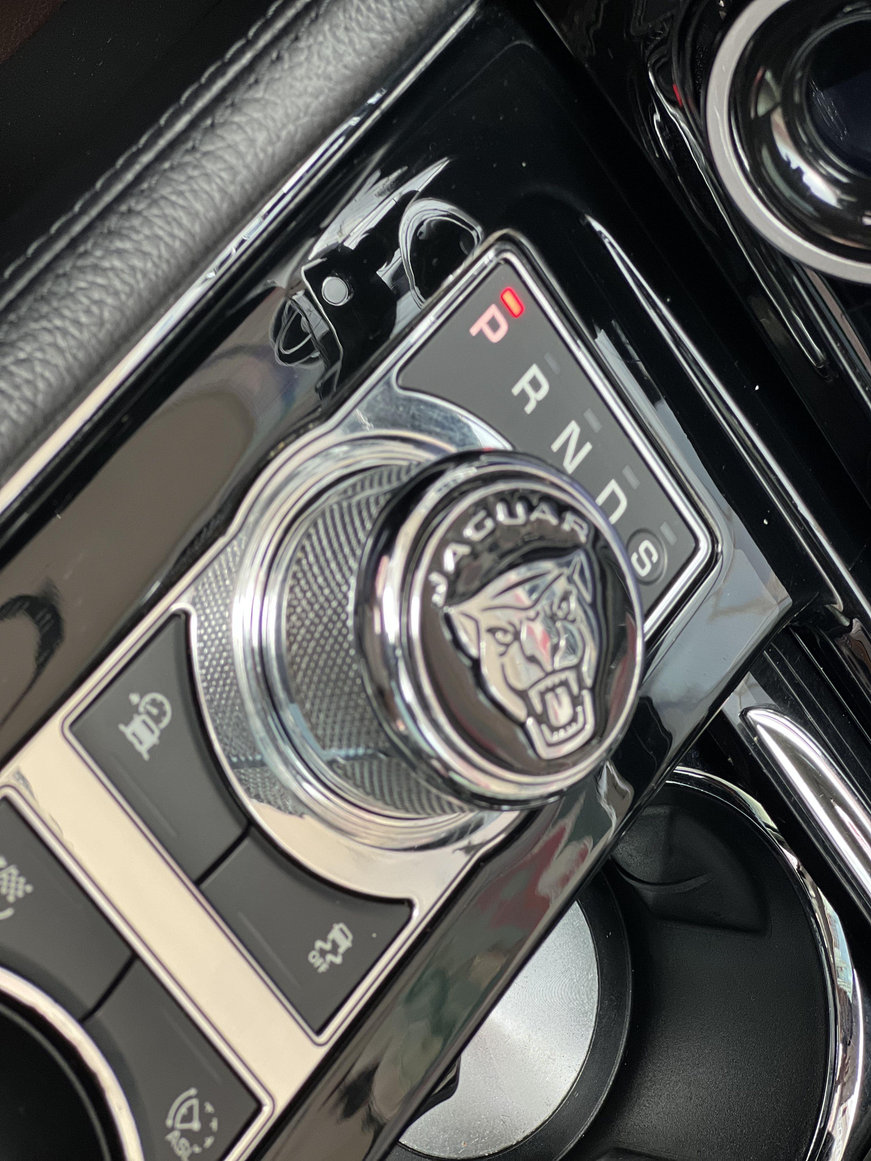 Jaguar XJ 2016 thumb 10
