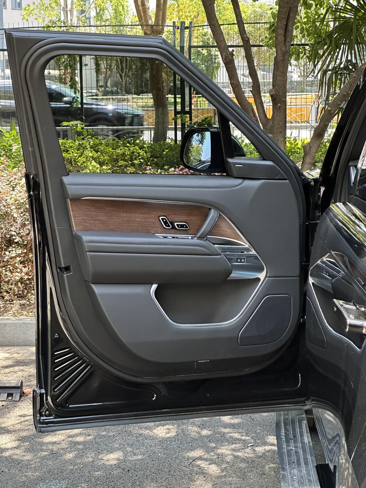 Land Rover Range Rover 2025 thumb 12