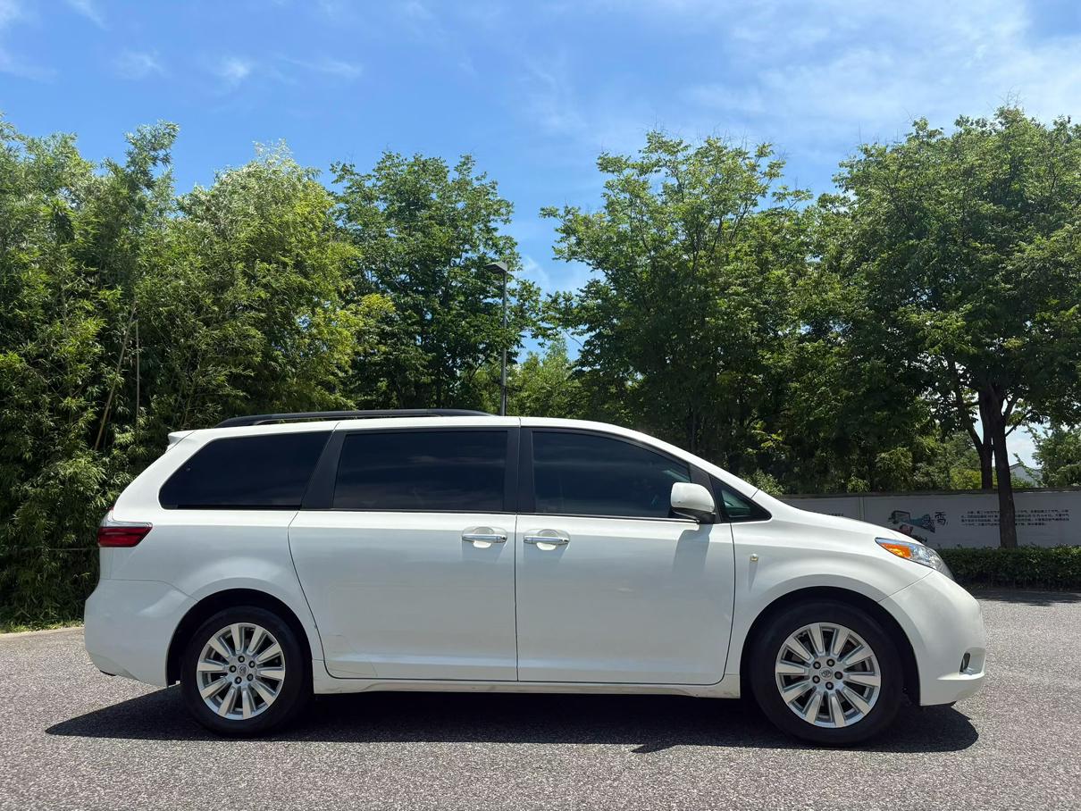 Toyota Sienna 2017 thumb 4