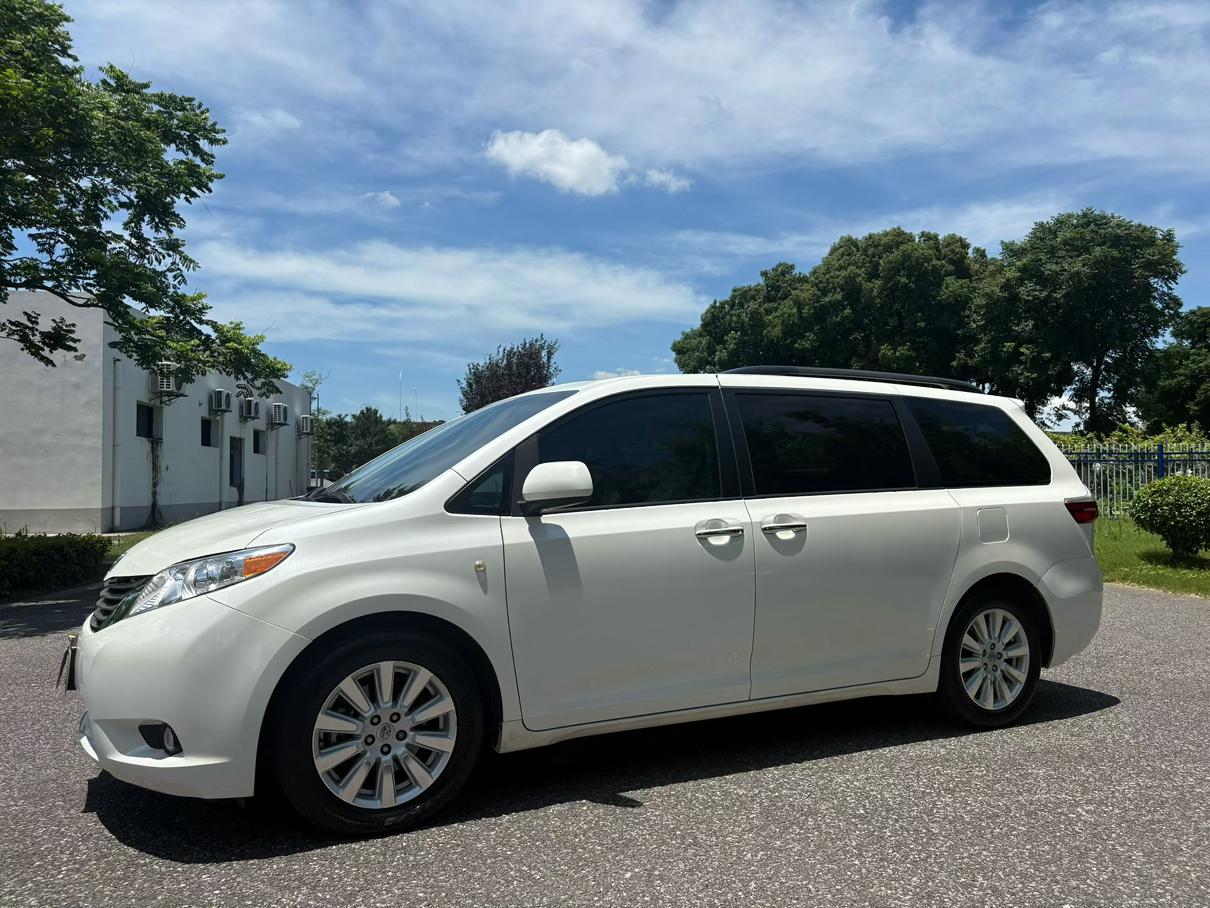 Toyota Sienna 2017 thumb 5