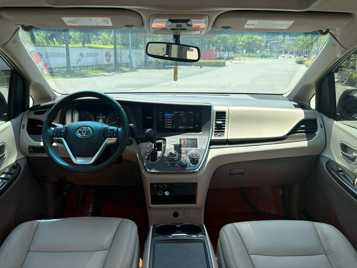 Toyota Sienna 2017 thumb 6