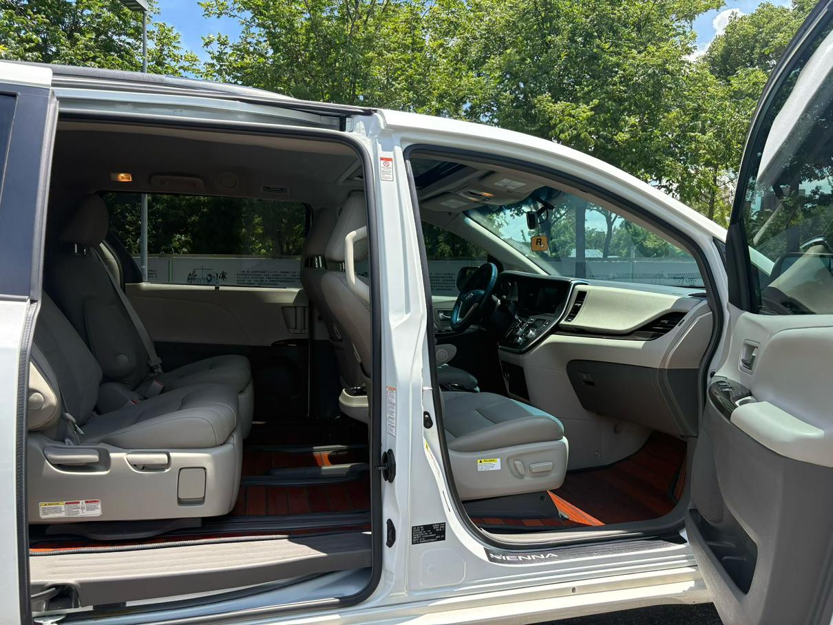 Toyota Sienna 2017 thumb 8