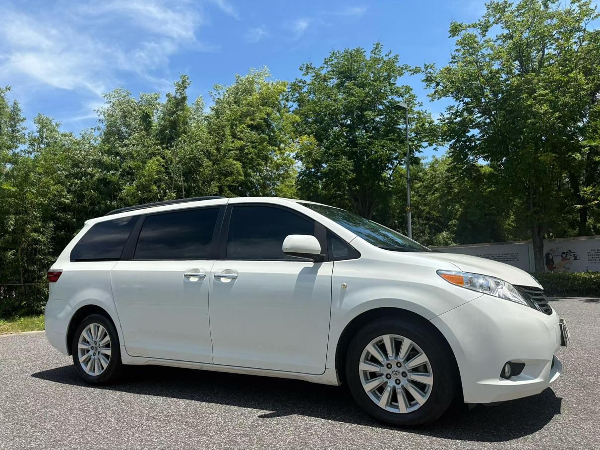 Toyota Sienna 2017 thumb 11