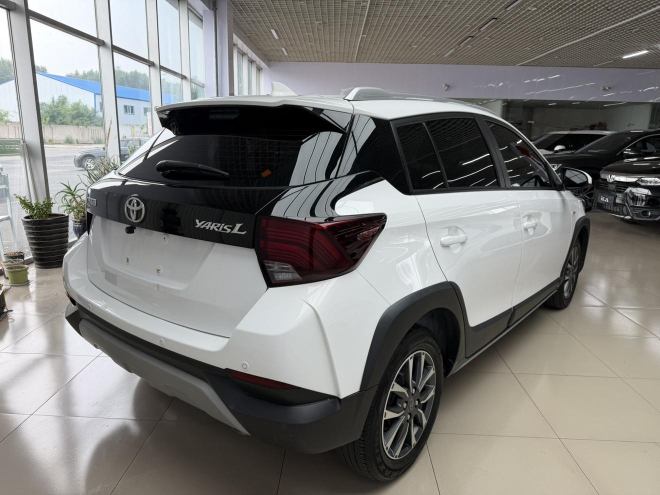 Toyota Yaris 2022 thumb 4
