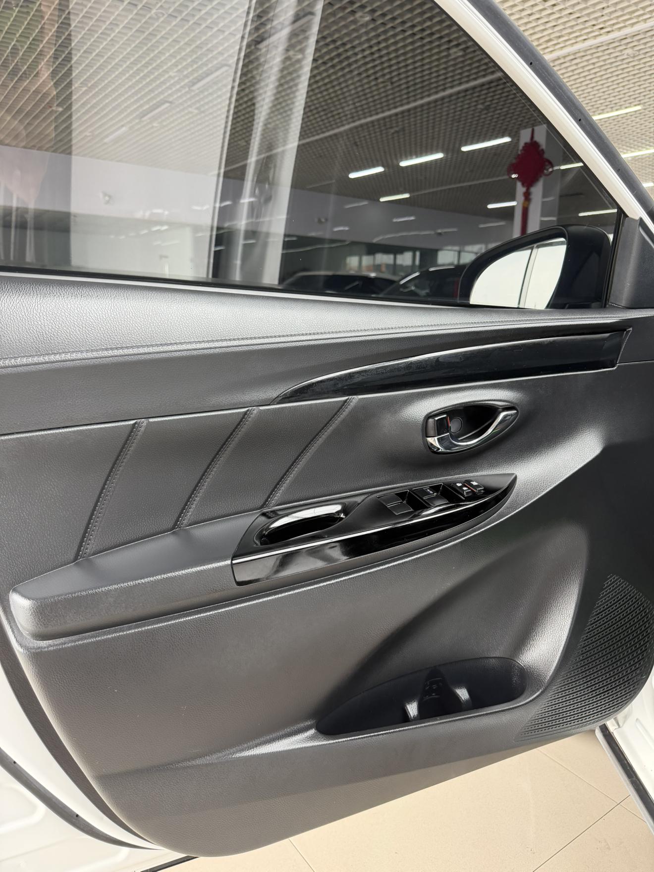 Toyota Yaris 2022 thumb 7