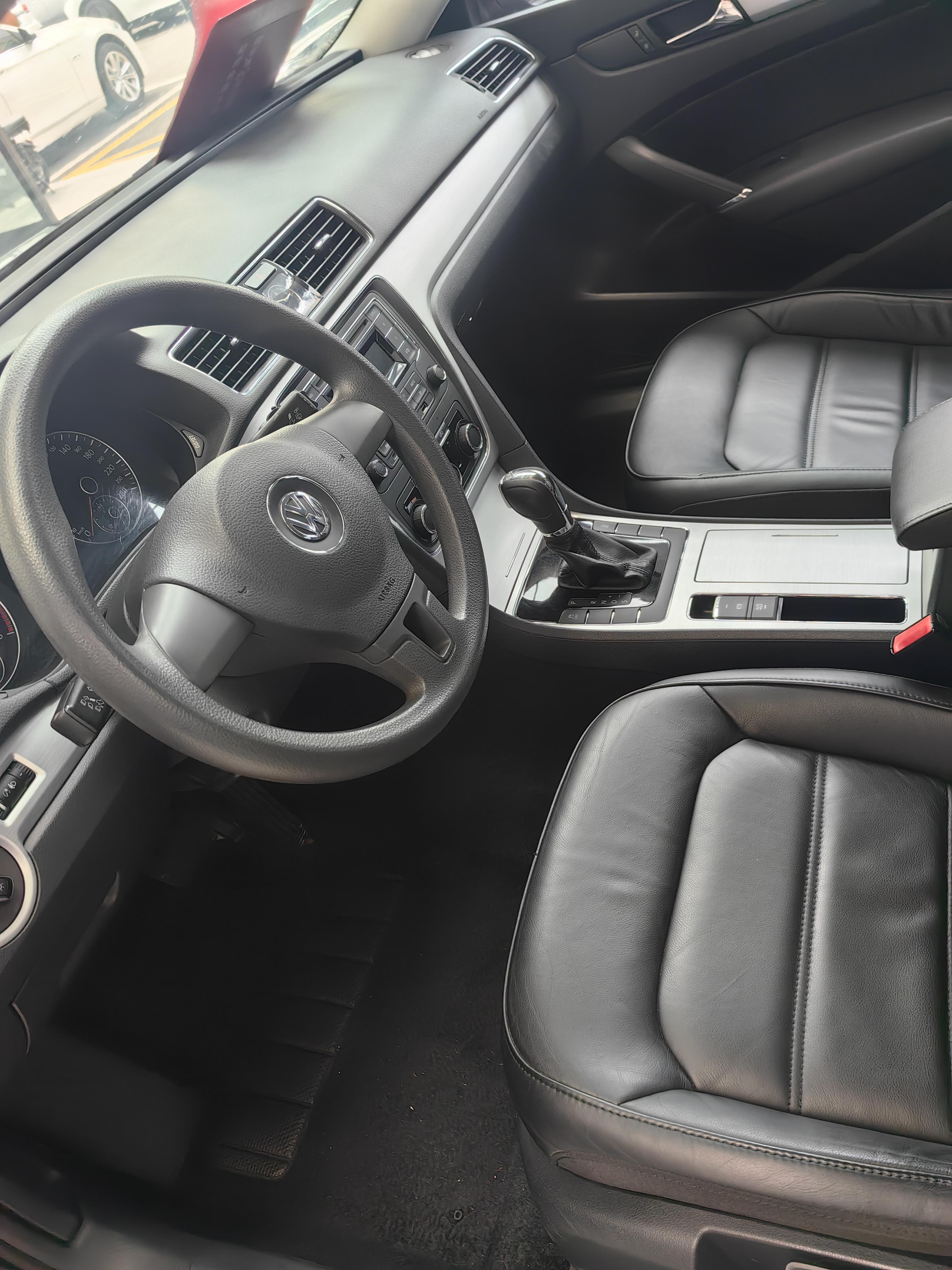 Volkswagen Passat (North America and China) 2015 thumb 9