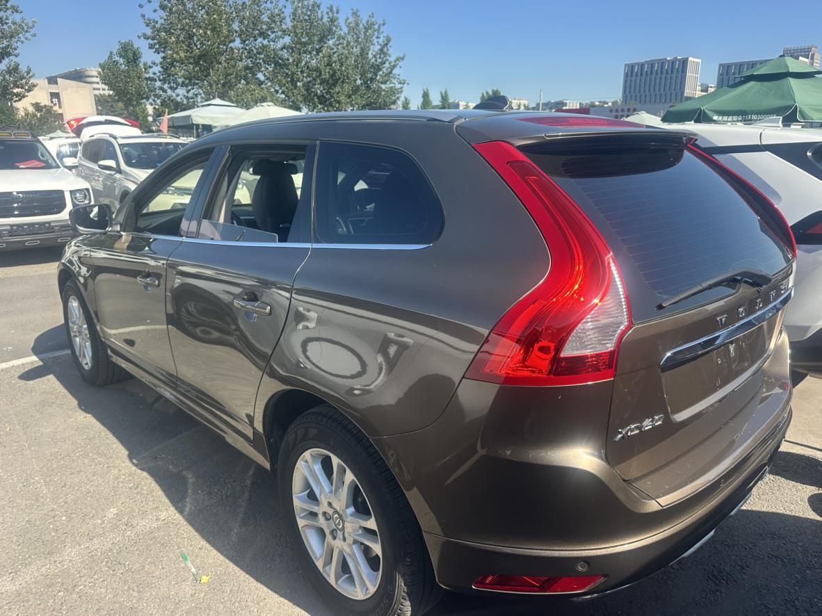 Volvo XC60 2015 thumb 2