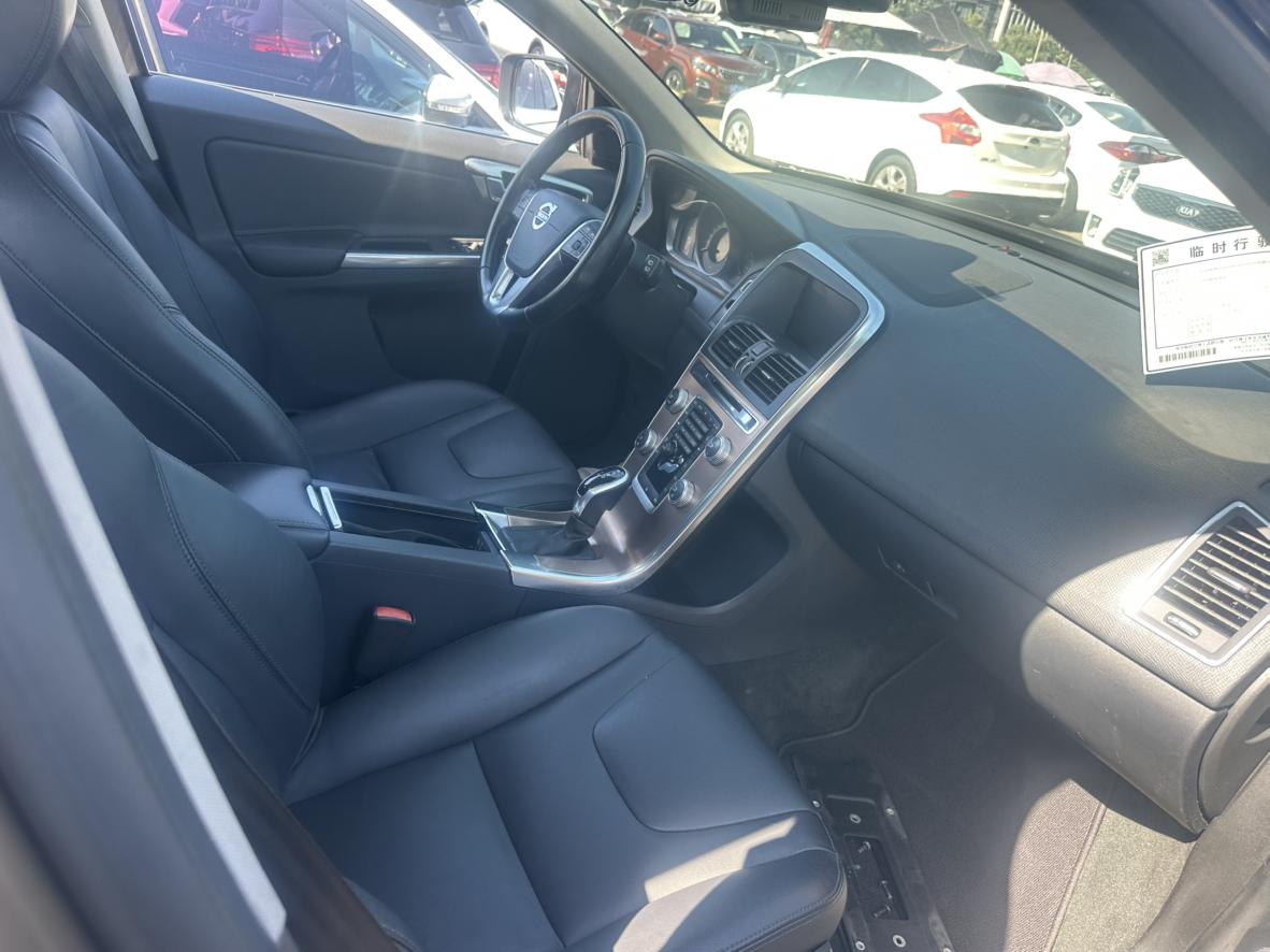 Volvo XC60 2015 thumb 7