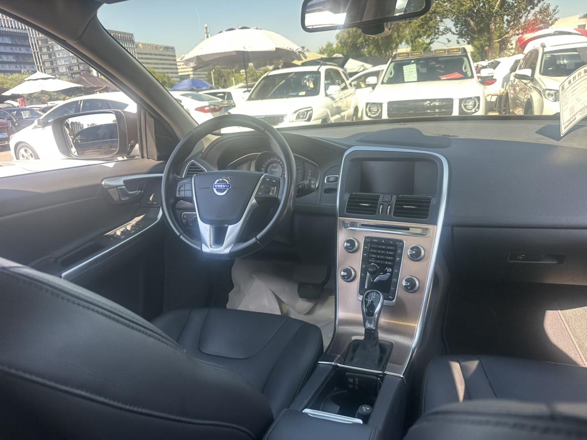 Volvo XC60 2015 thumb 11
