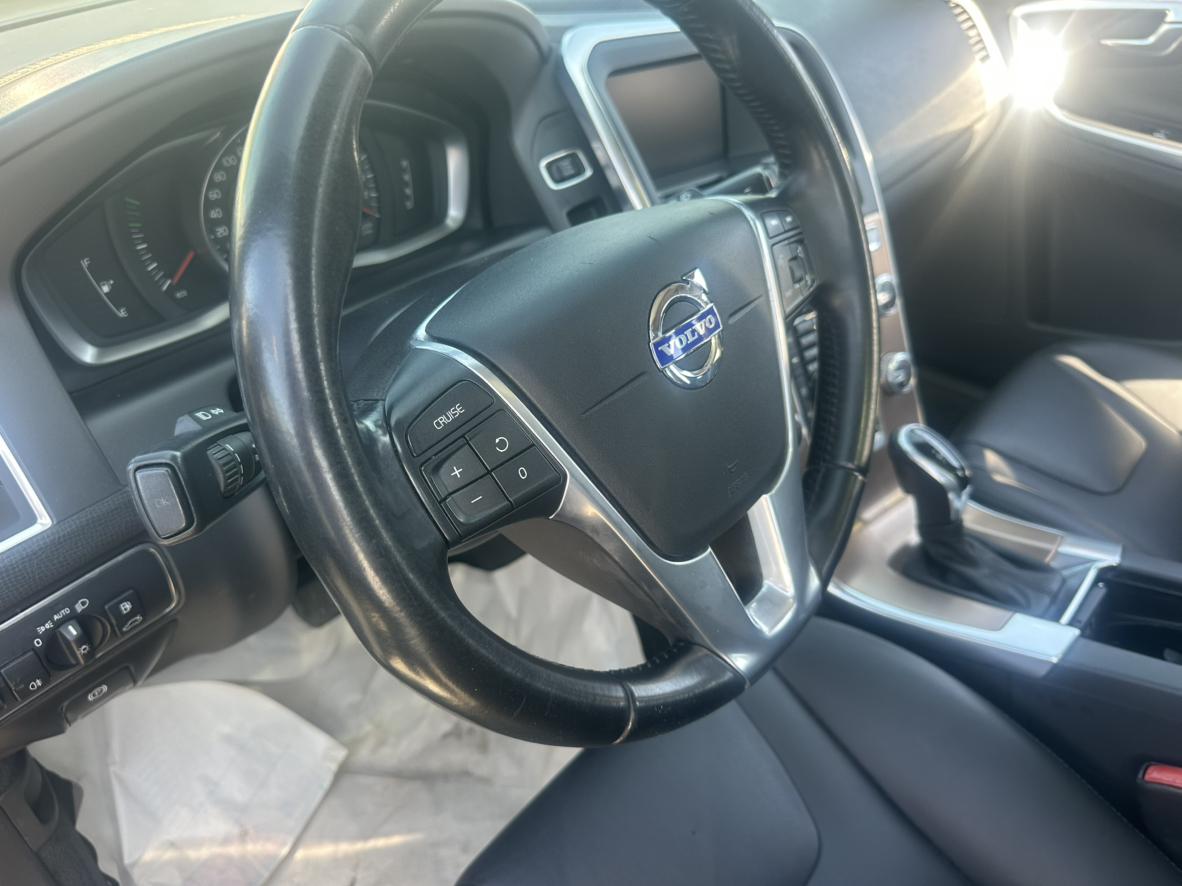 Volvo XC60 2015 thumb 12
