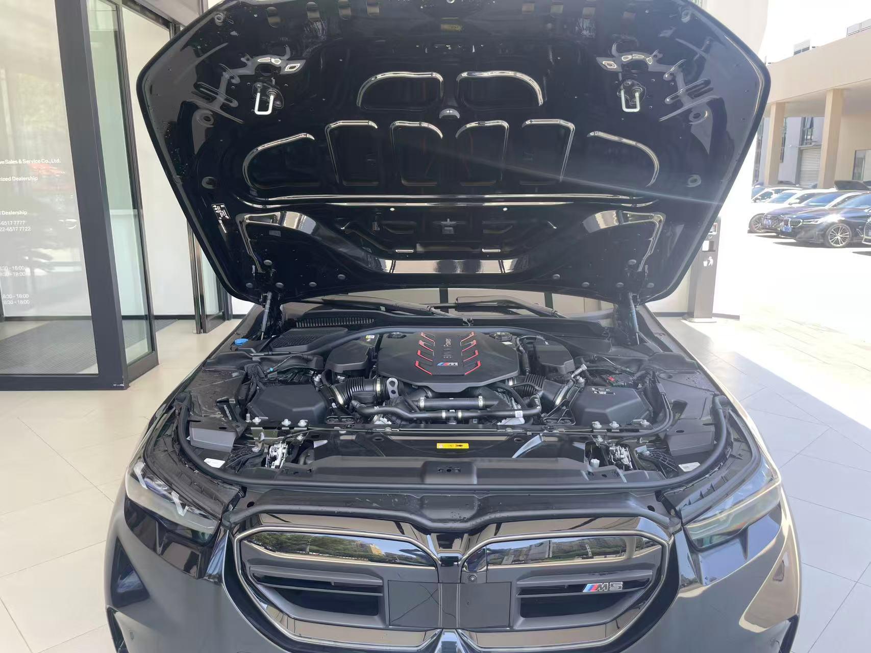 BMW M5 2025 thumb 3