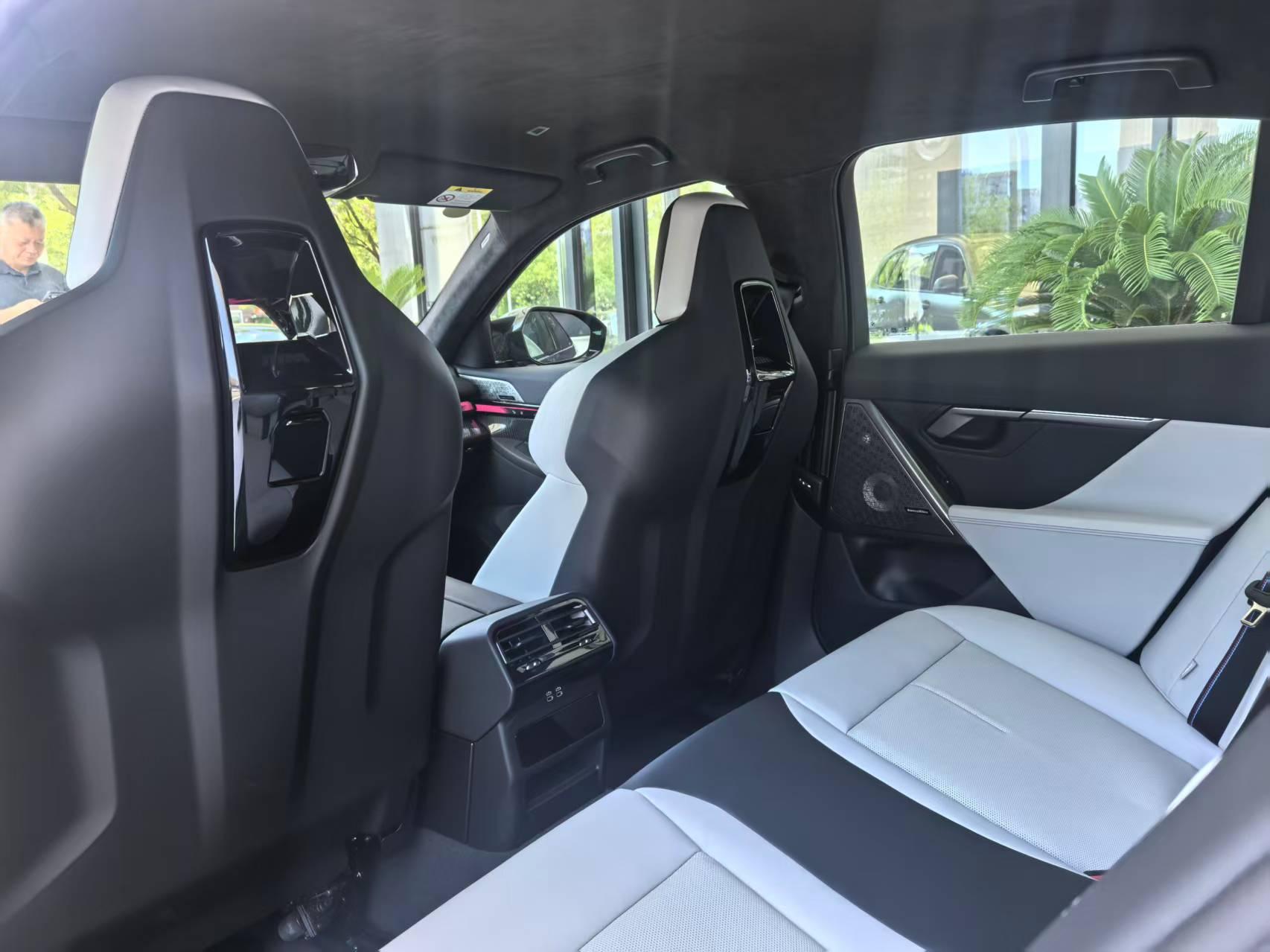 BMW M5 2025 thumb 8
