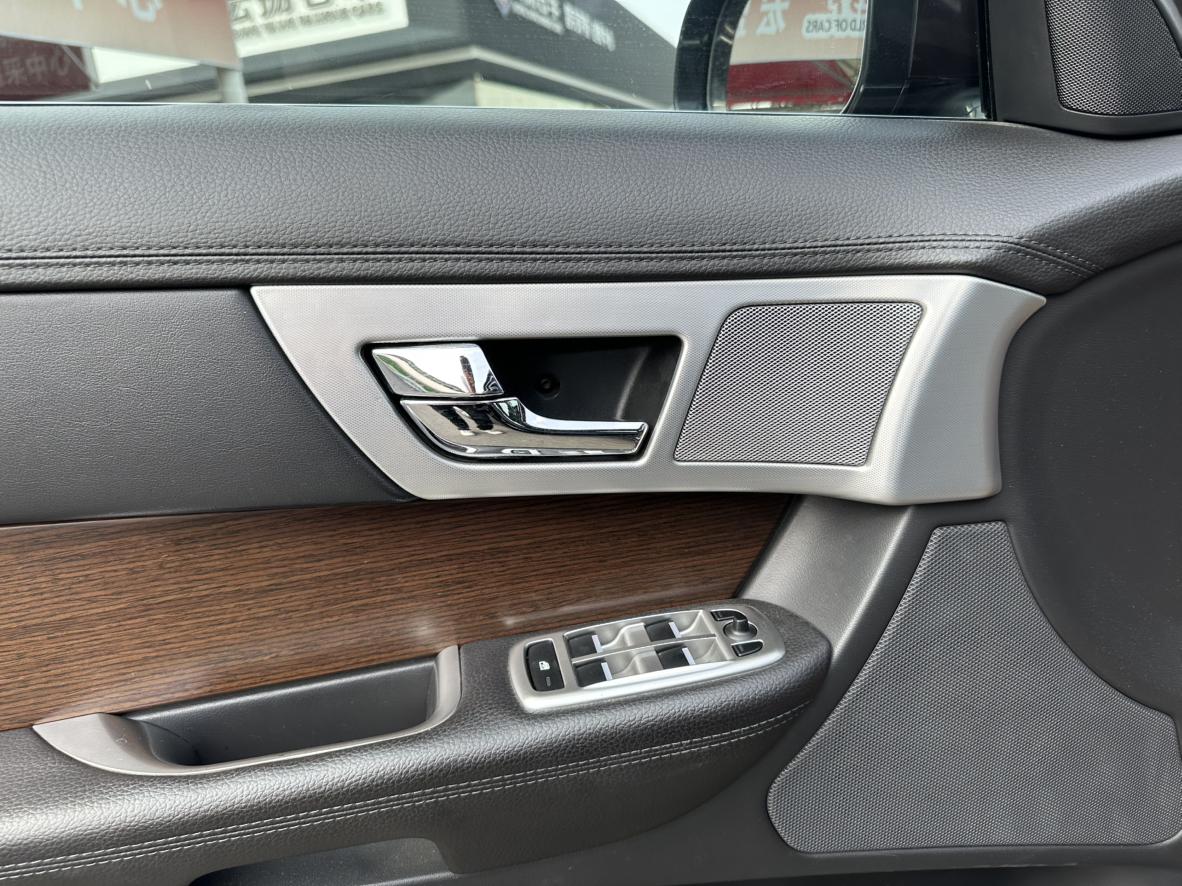 Jaguar XF 2014 thumb 8