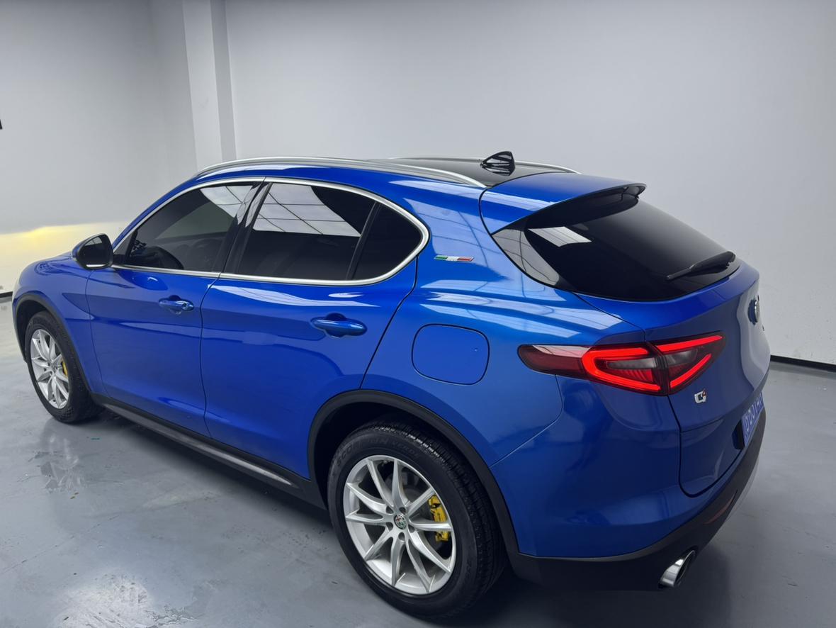 Alfa Romeo Stelvio 2020 thumb 2