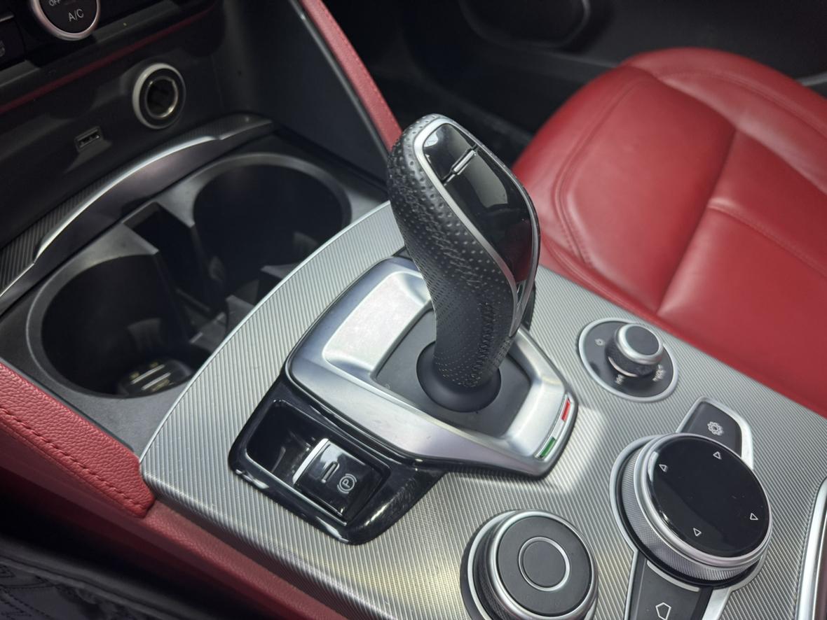 Alfa Romeo Stelvio 2020 thumb 5