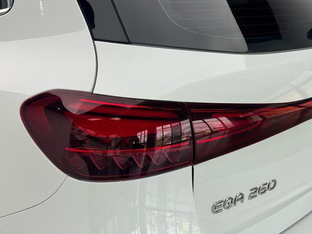 Mercedes-Benz EQA 2025 thumb 11