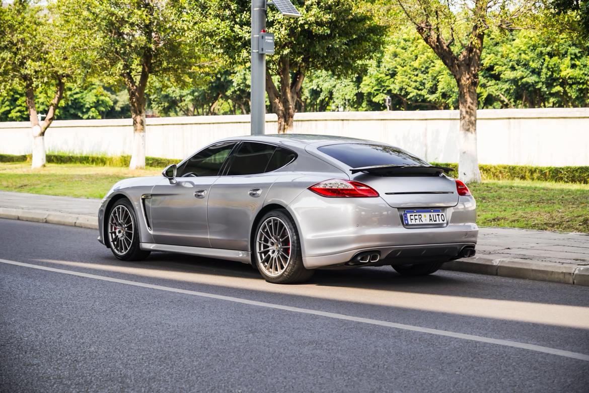 Porsche Panamera 2012 thumb 3