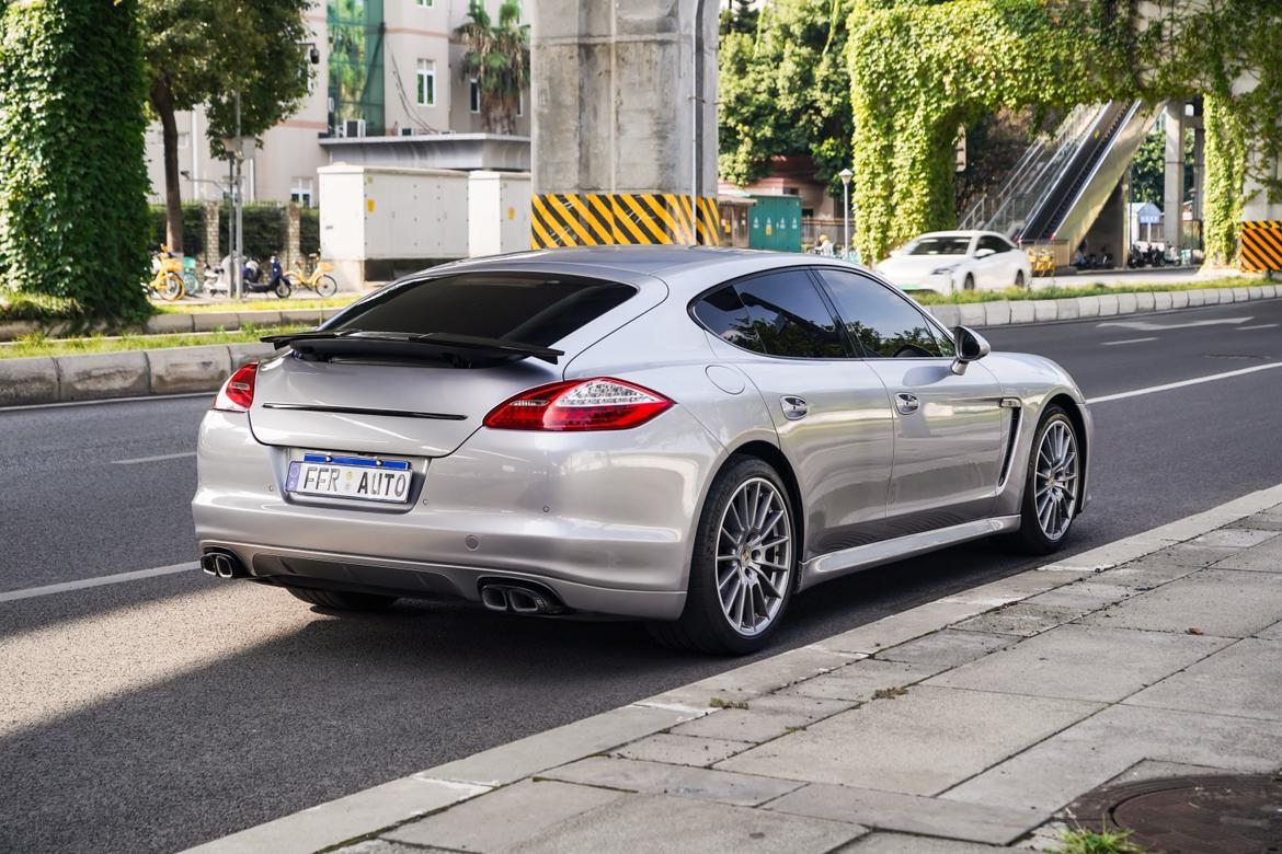 Porsche Panamera 2012 thumb 5