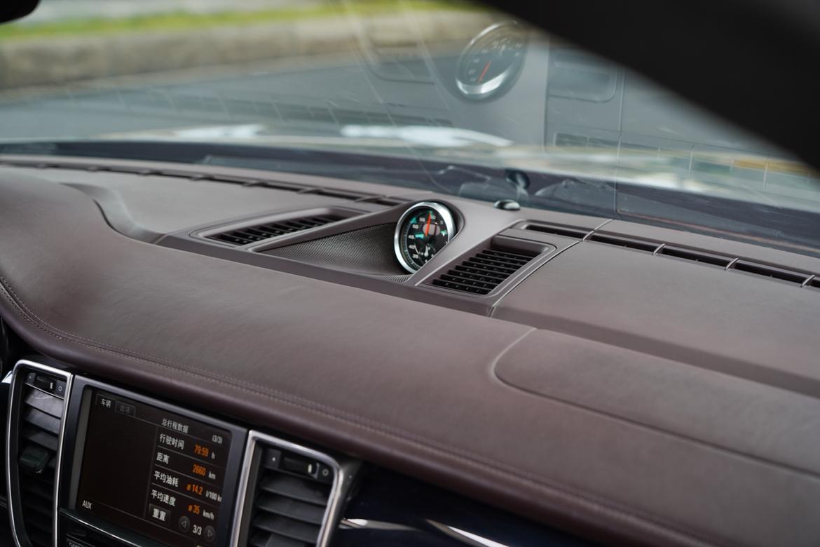 Porsche Panamera 2012 thumb 12