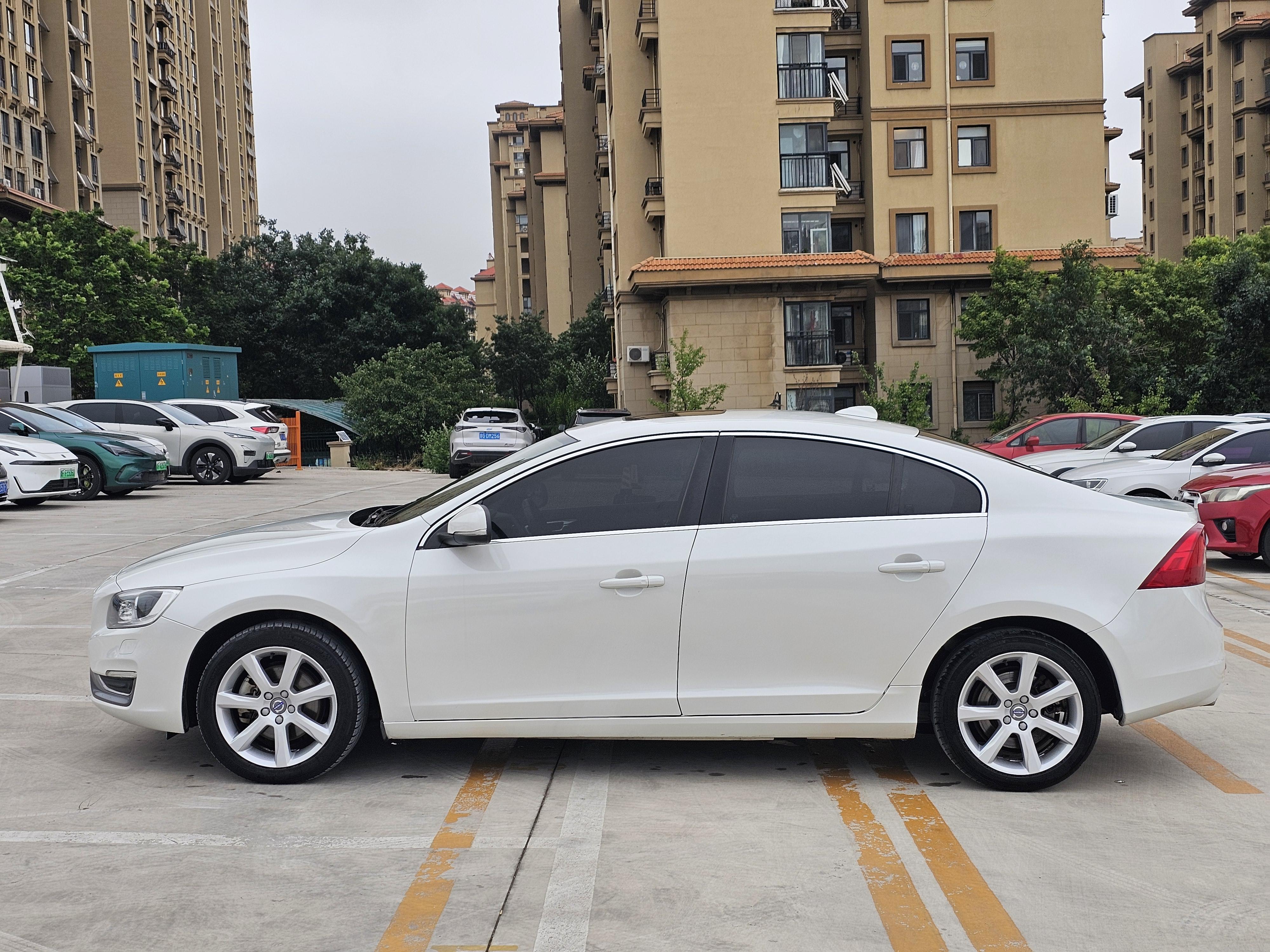 Volvo S60 2017 thumb 2