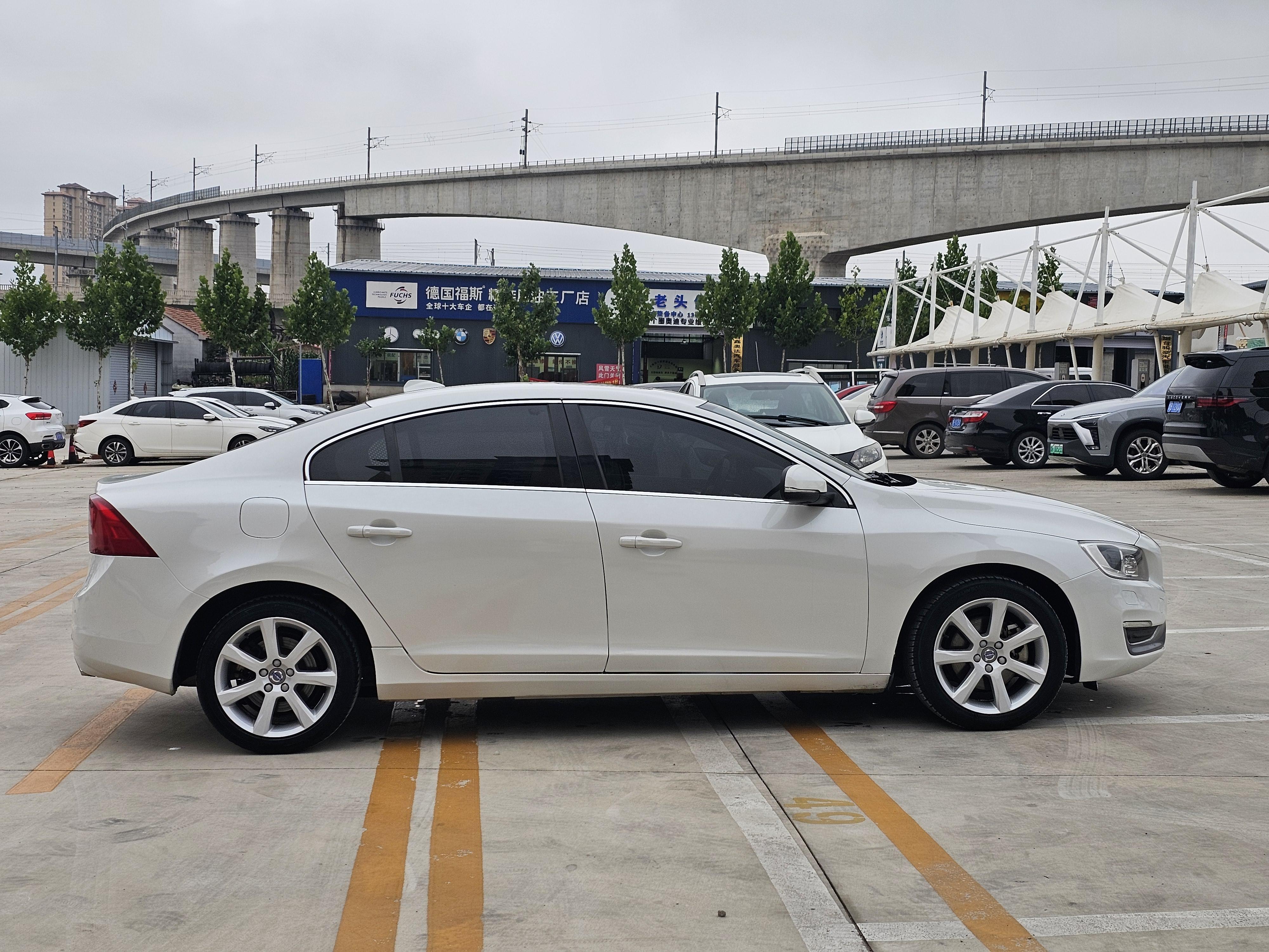 Volvo S60 2017 thumb 6