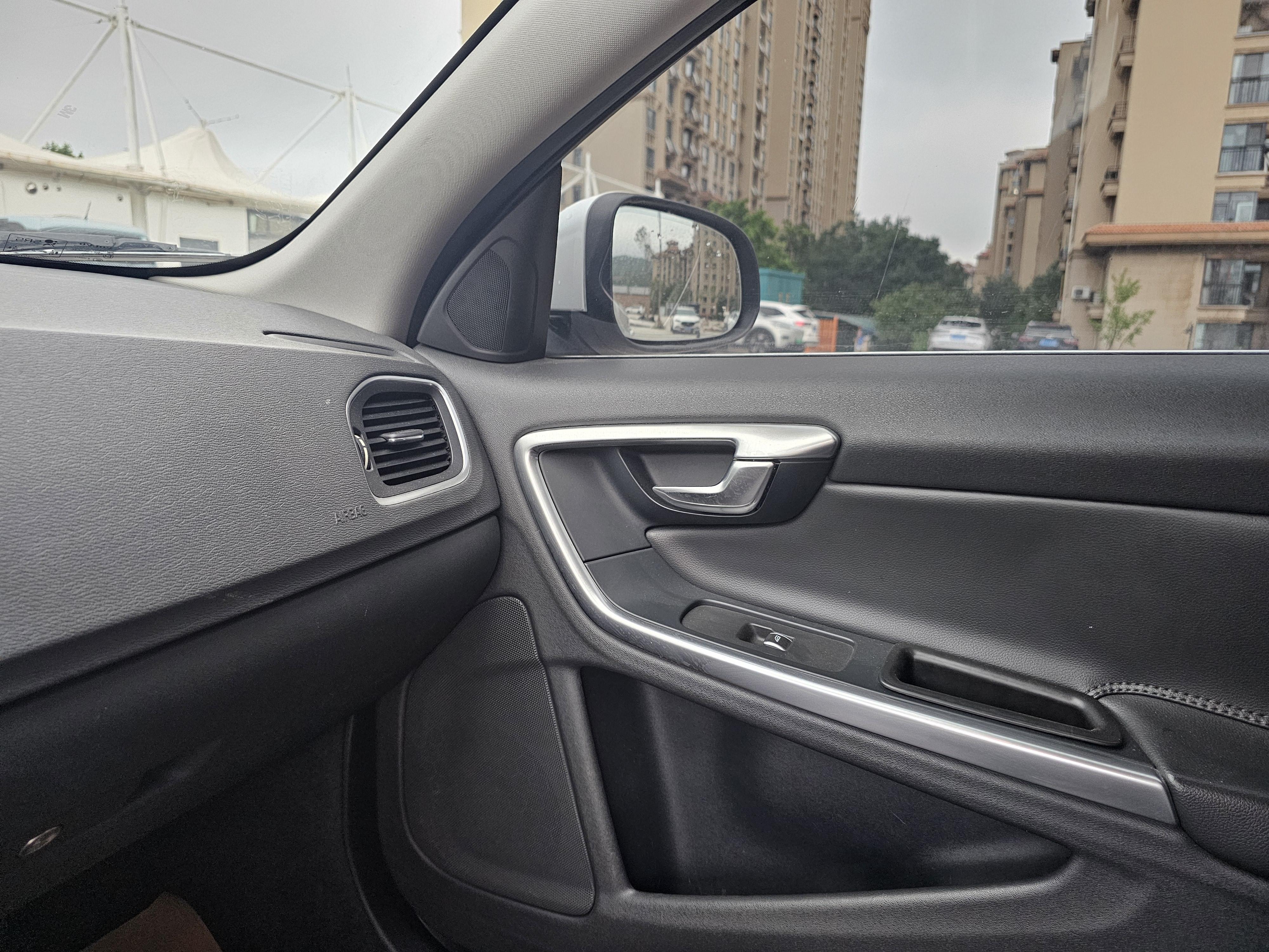 Volvo S60 2017 thumb 7