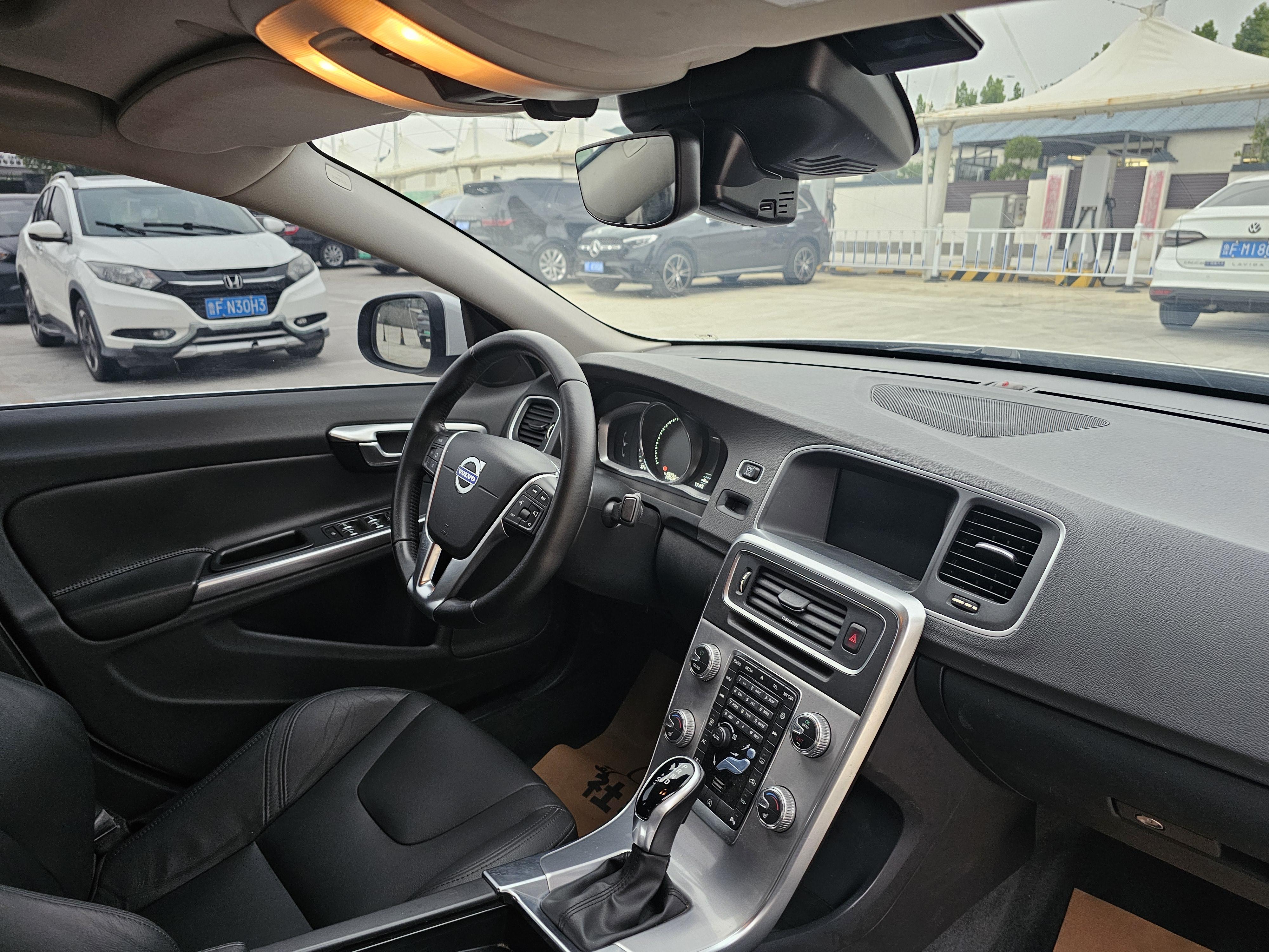 Volvo S60 2017 thumb 11