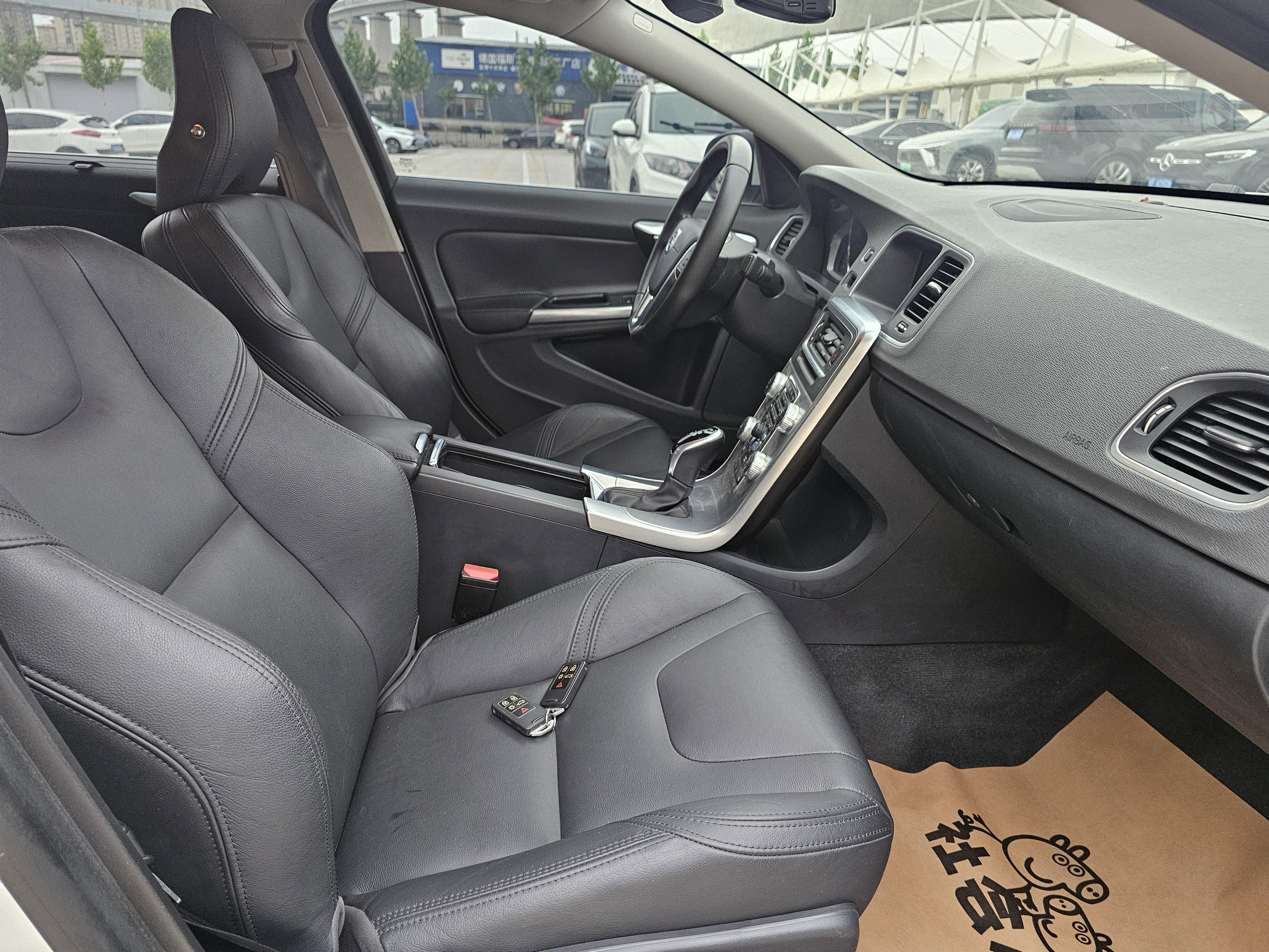 Volvo S60 2017 thumb 12