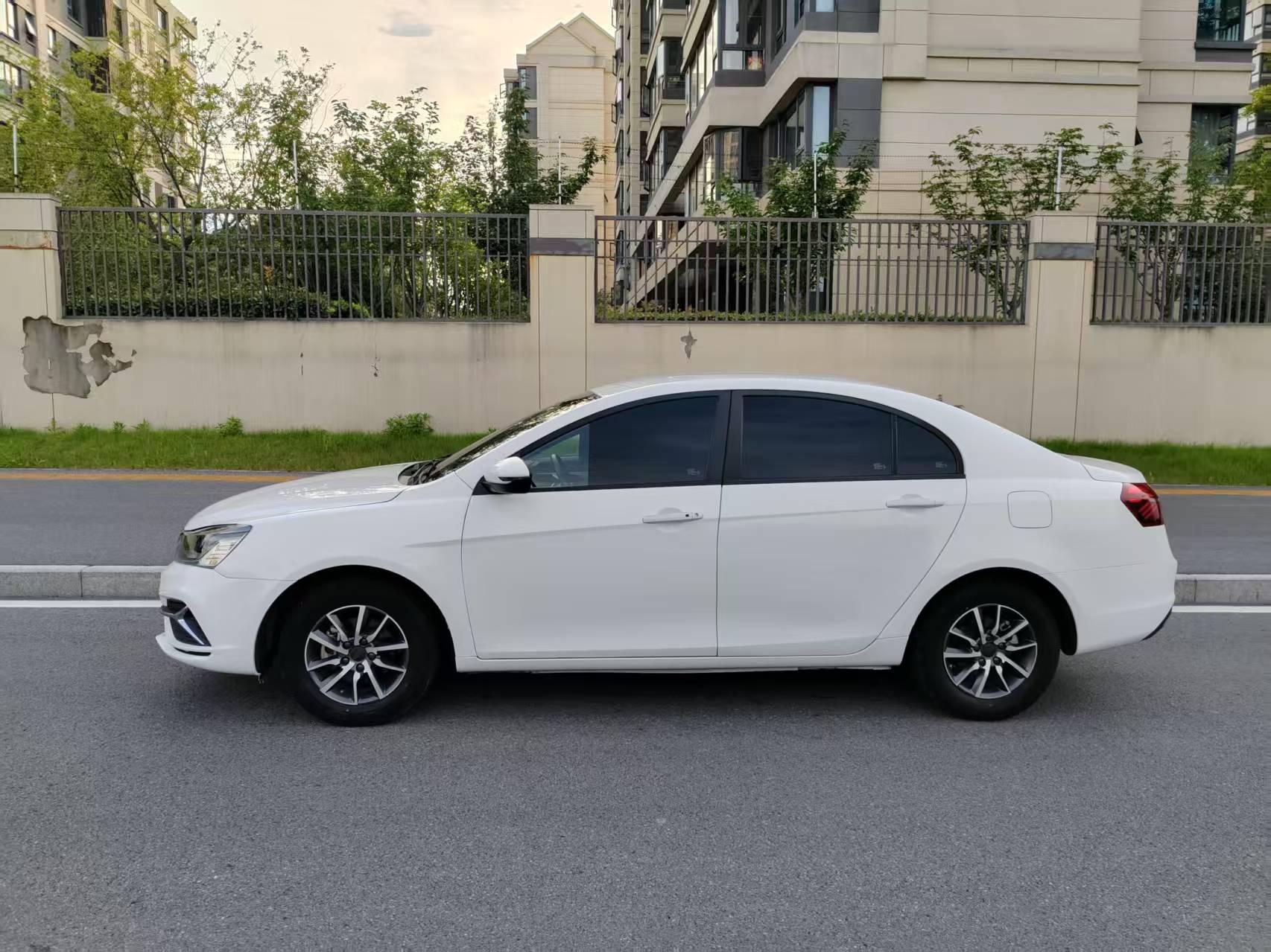 Geely Emgrand 2020 thumb 2