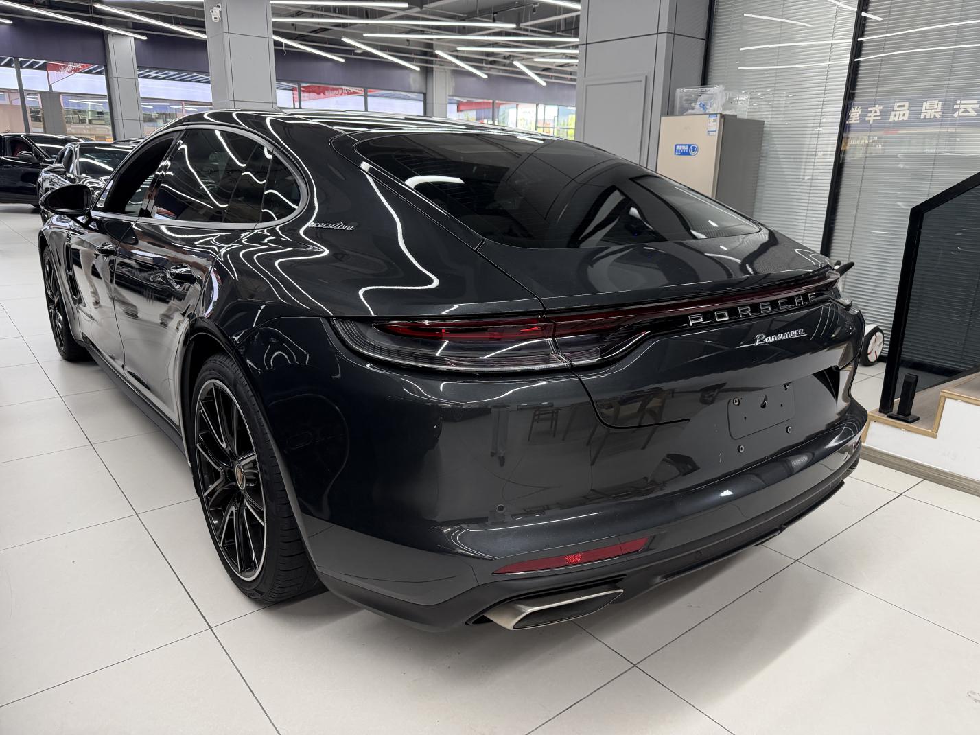 Porsche Panamera 2023 thumb 2