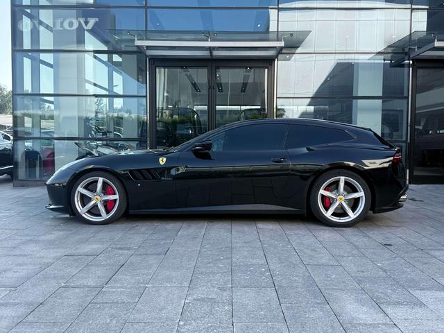 Ferrari GTC4Lusso 2017 thumb 2