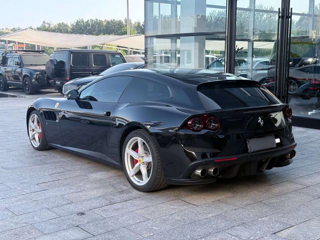 Ferrari GTC4Lusso 2017 thumb 3