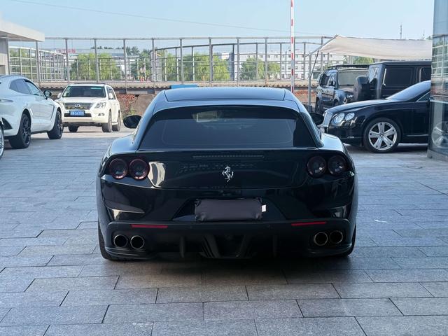Ferrari GTC4Lusso 2017 thumb 4